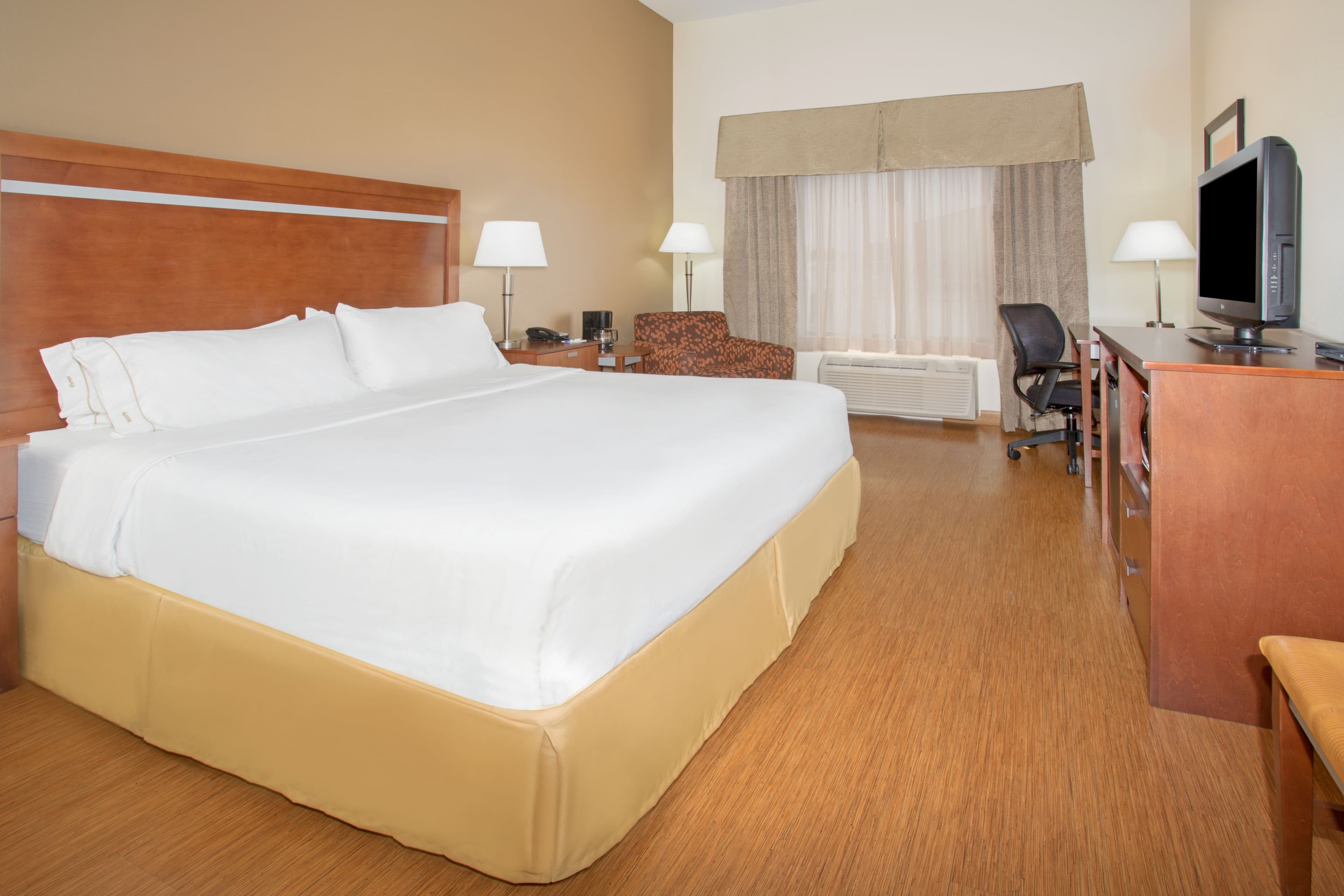 Holiday Inn Express & Suites Glendive - Image 3
