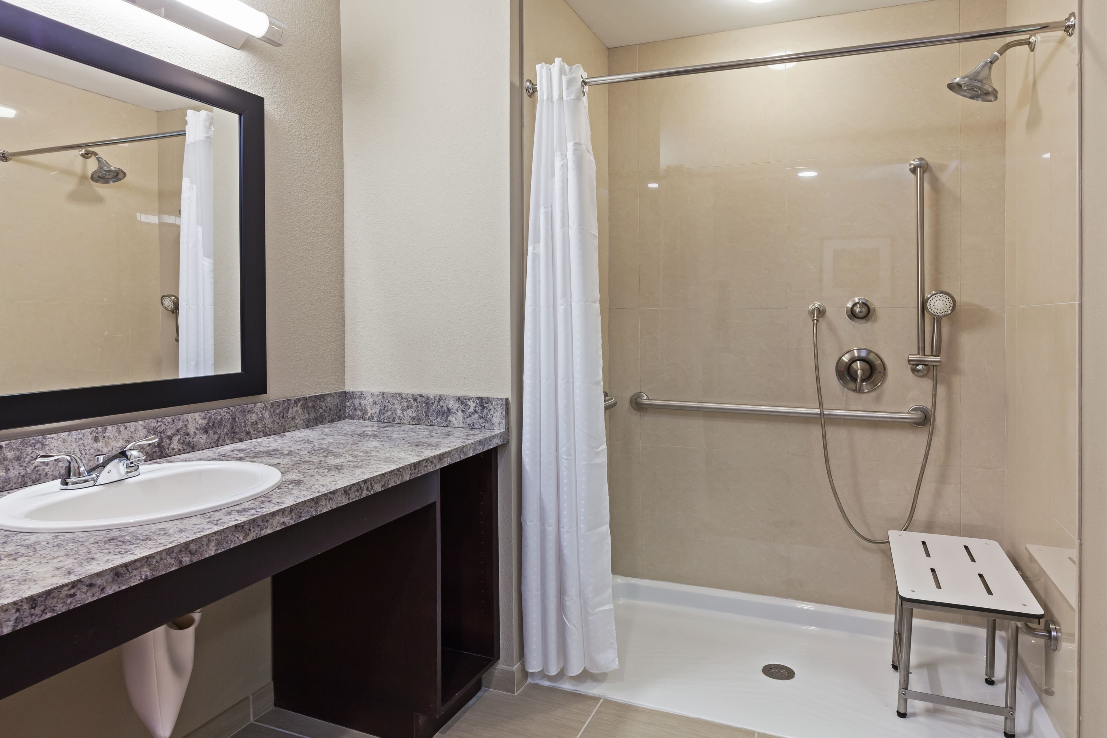 Holiday Inn Express & Suites Glenpool-Tulsa South — 7