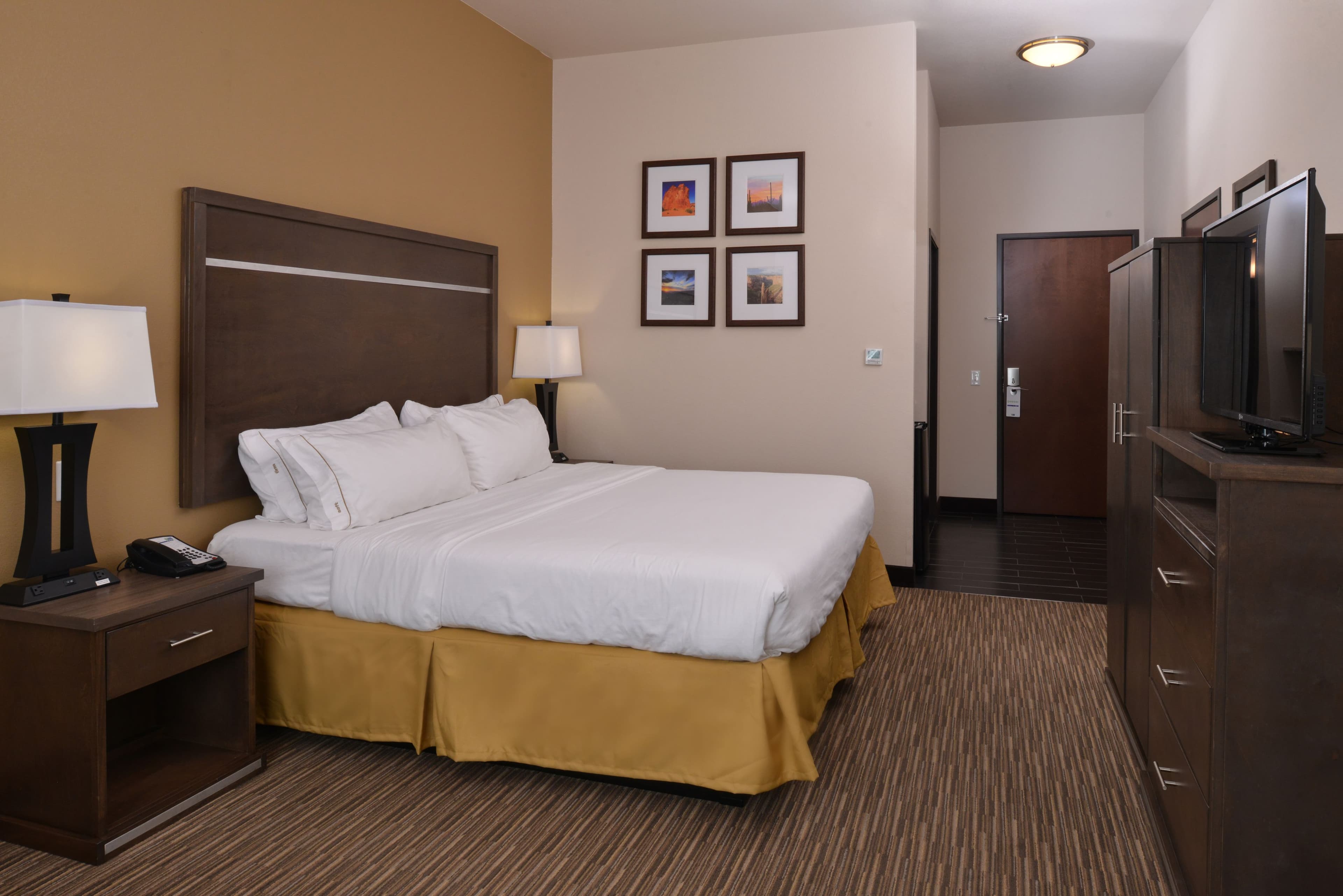 Holiday Inn Express & Suites Globe - Image 4
