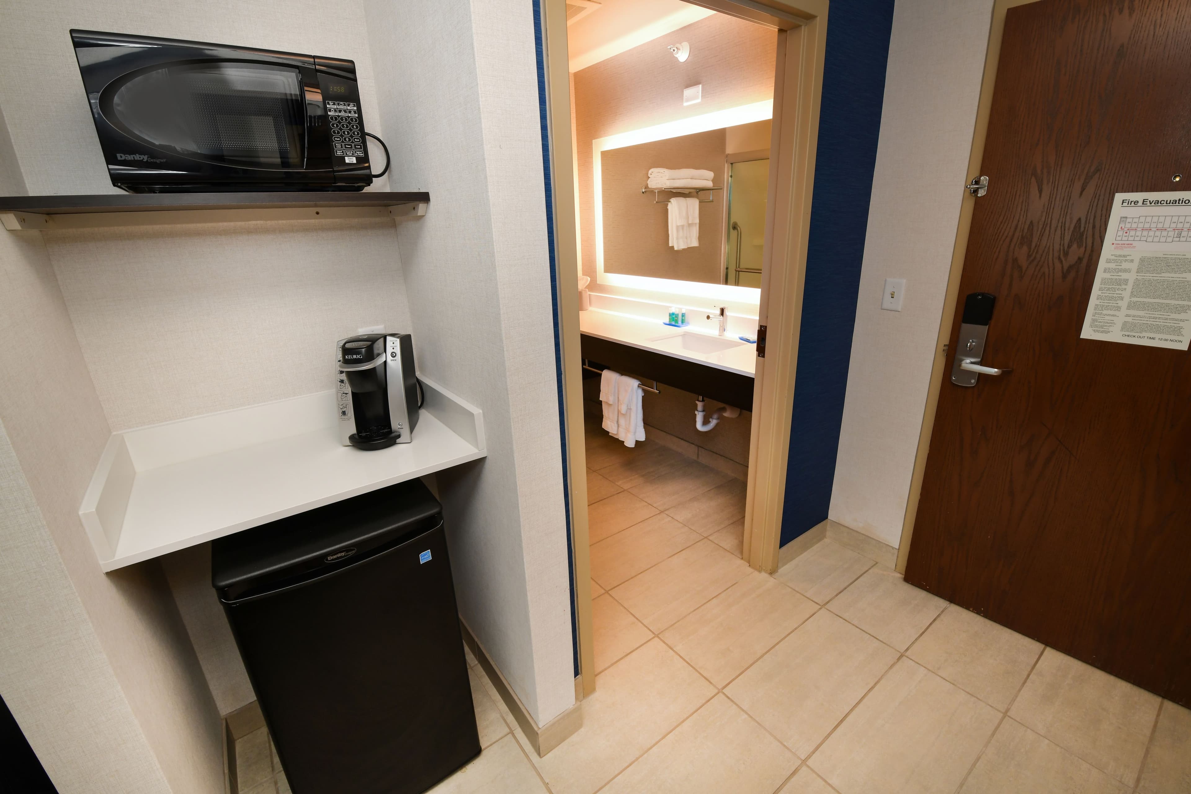 Holiday Inn Express & Suites Grand Forks — 6