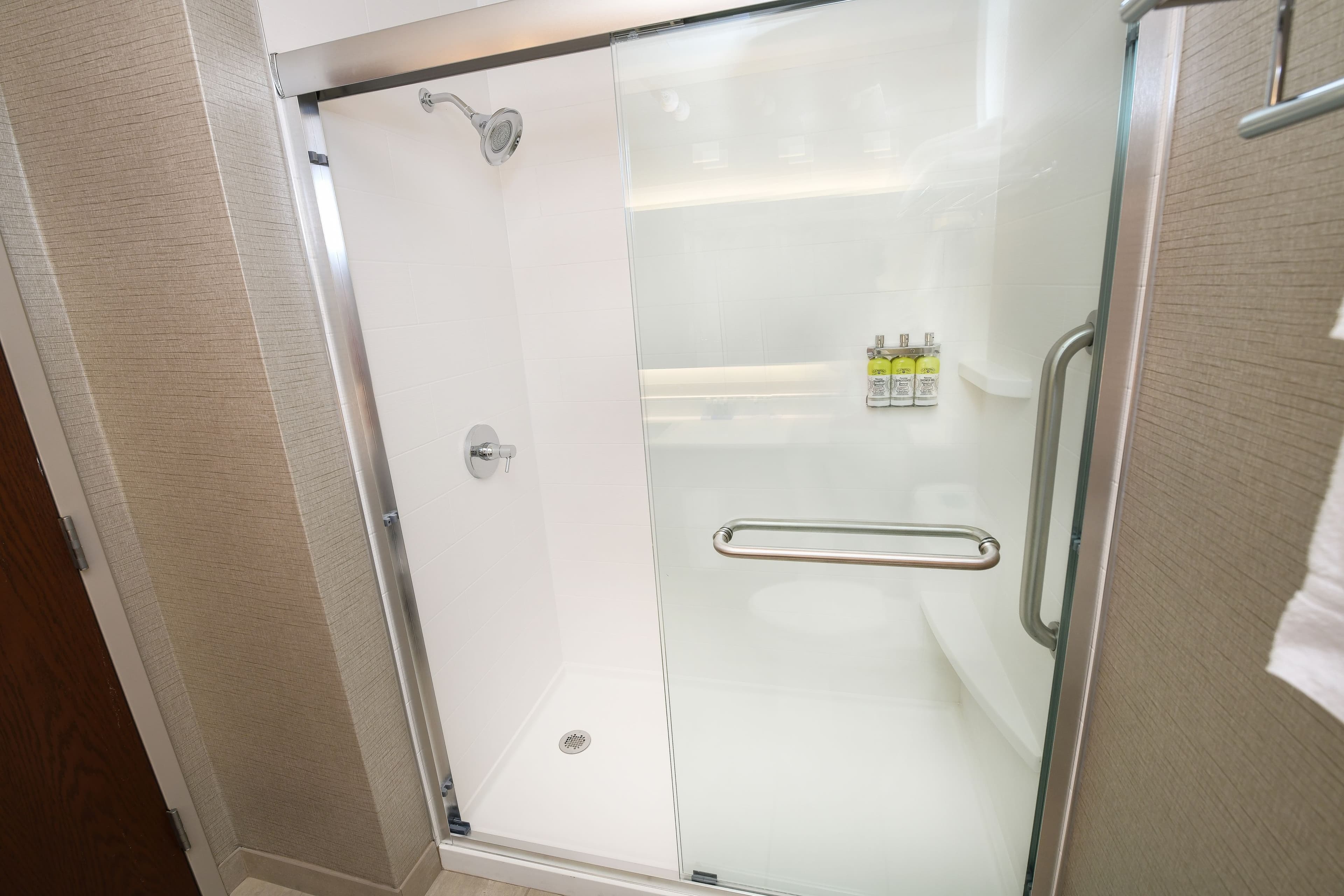 Holiday Inn Express & Suites Grand Forks — 8