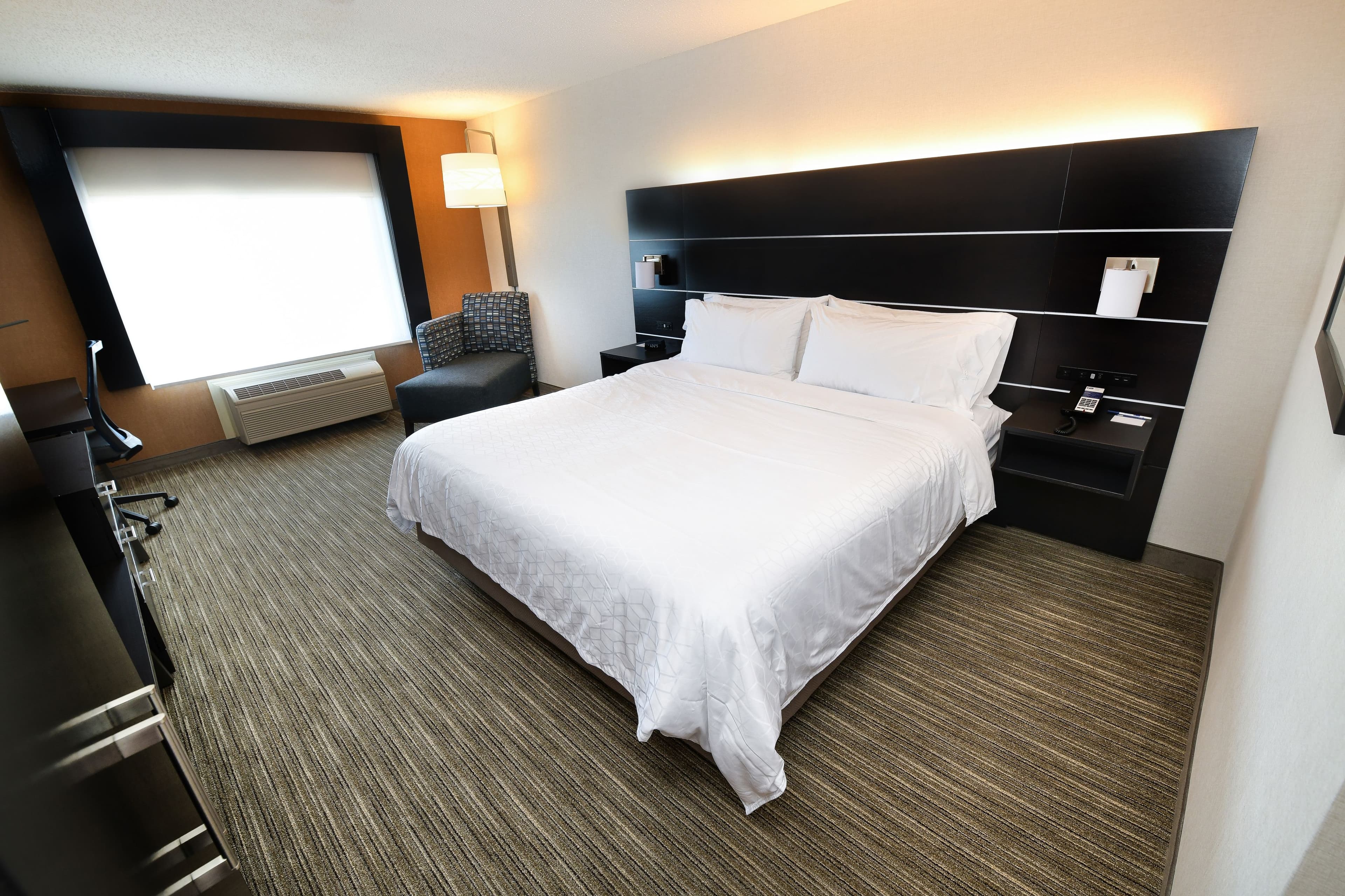 Holiday Inn Express & Suites Grand Forks — 9