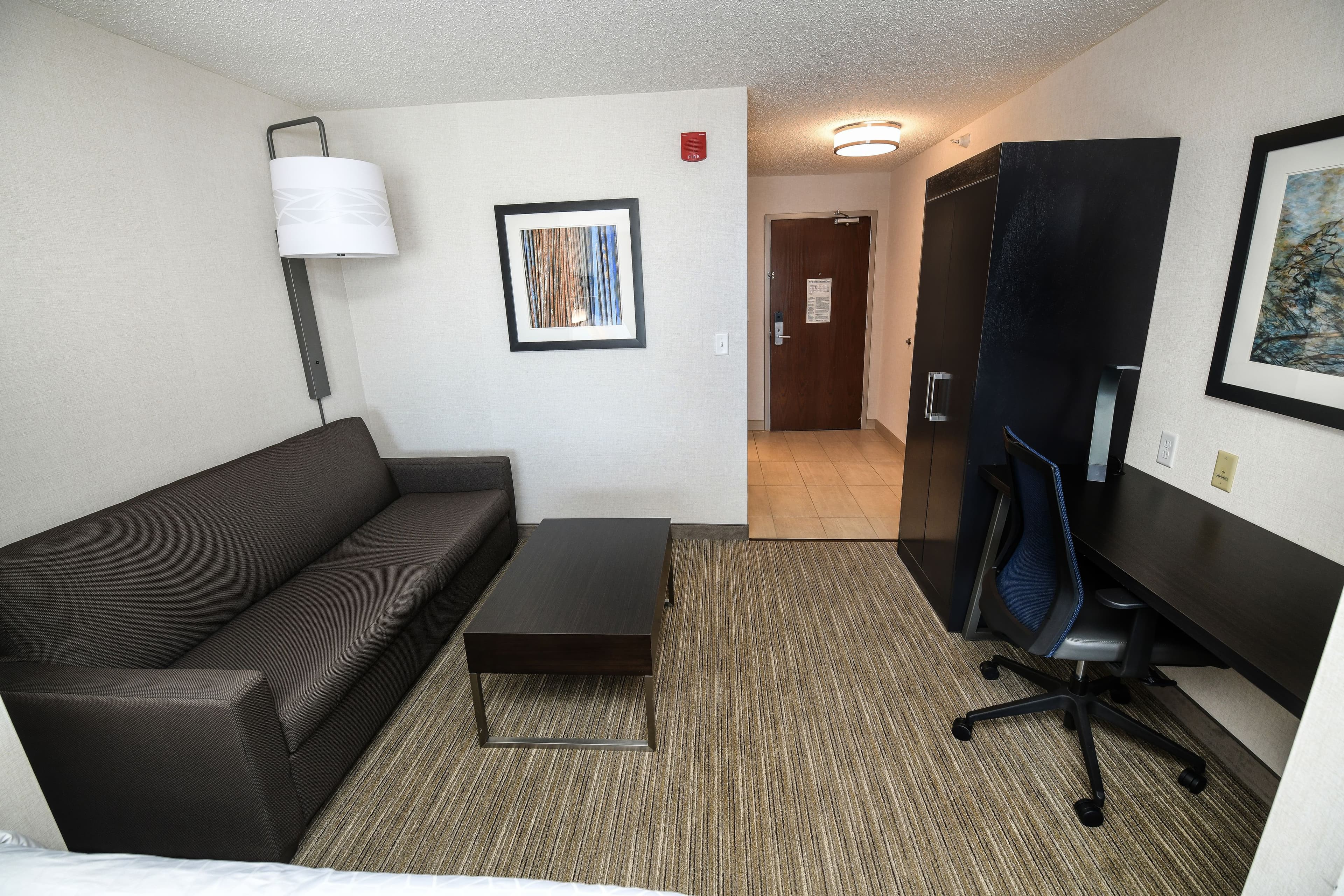 Holiday Inn Express & Suites Grand Forks — 7