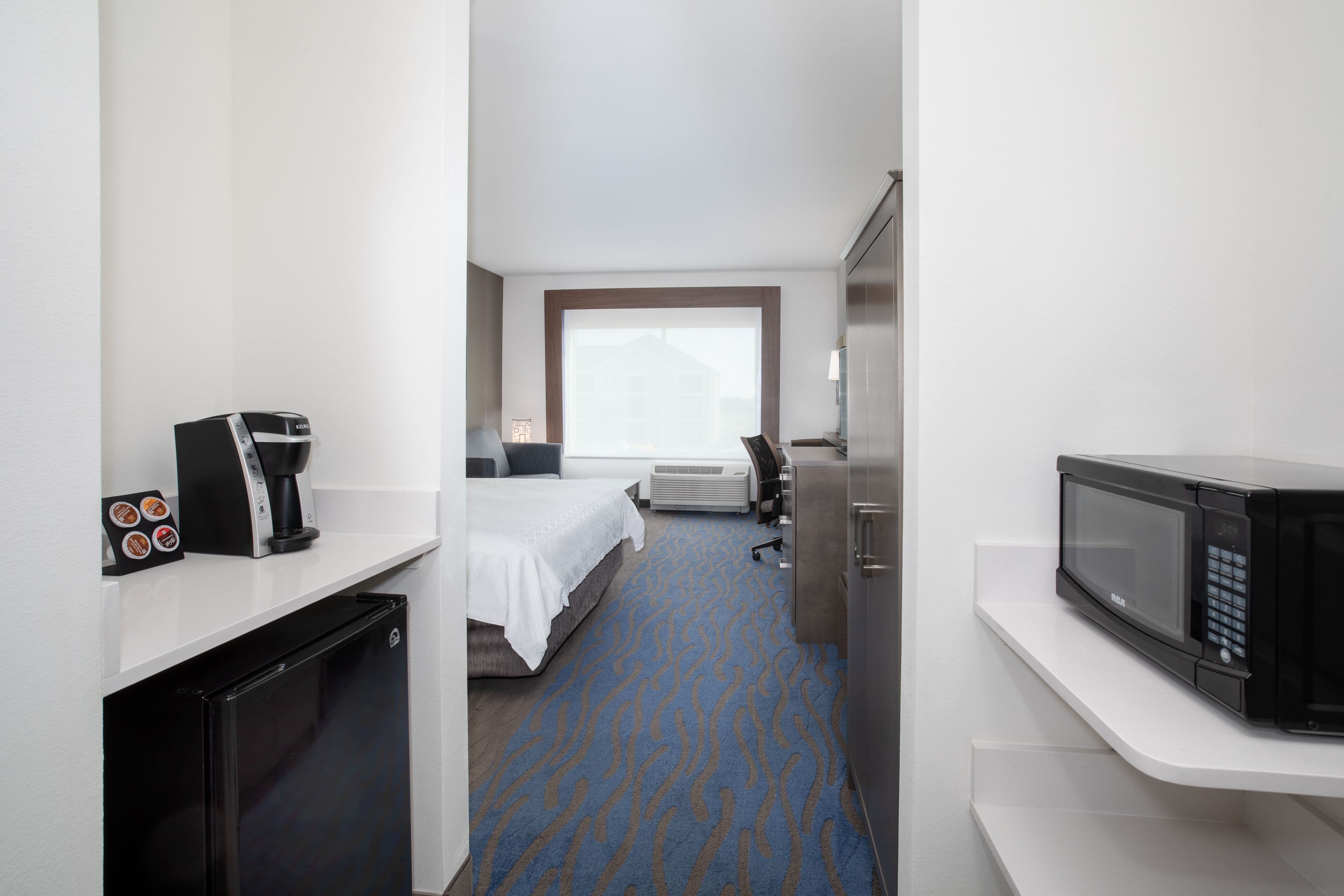 Holiday Inn Express & Suites GREAT BEND — 22