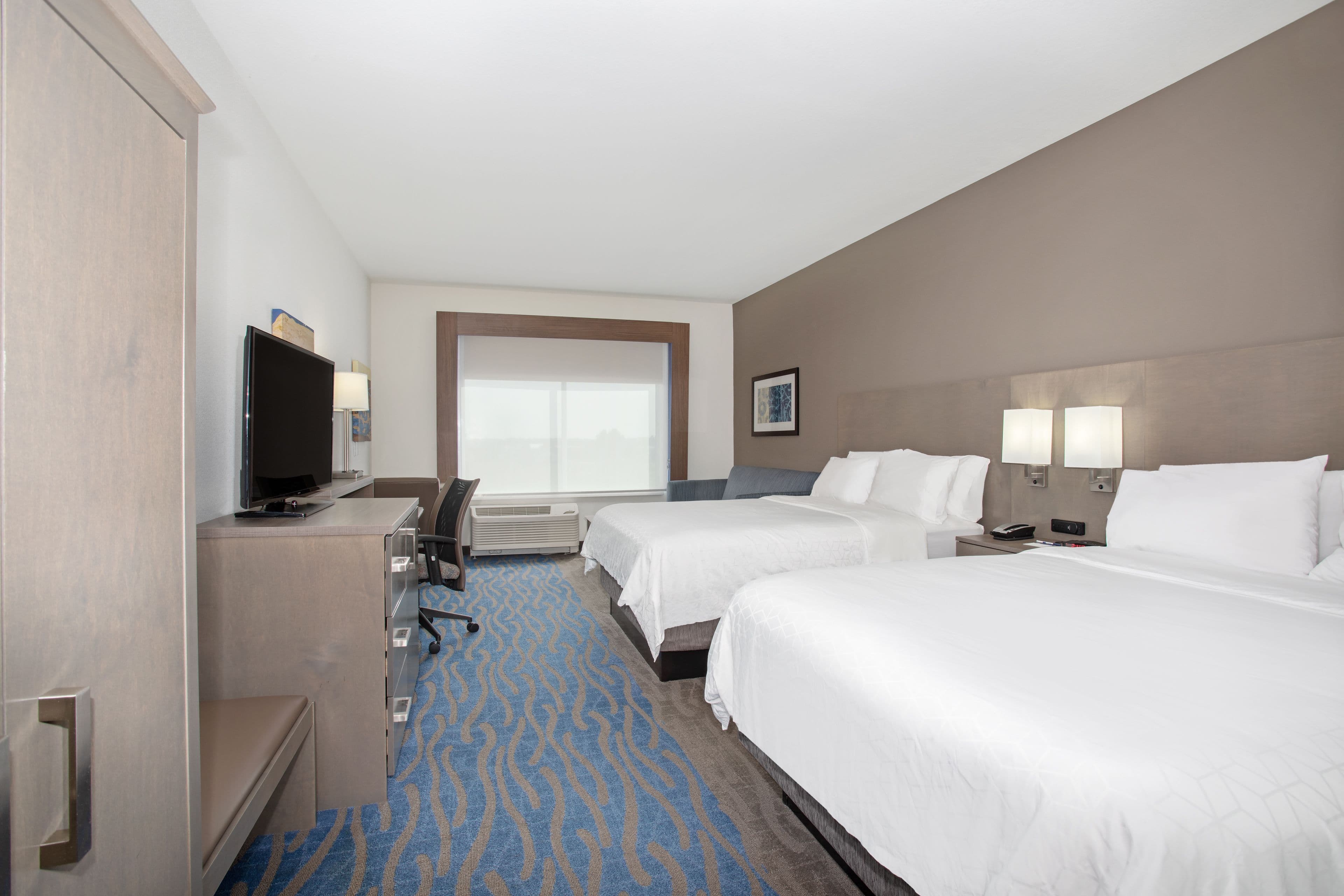 Holiday Inn Express & Suites GREAT BEND — 28