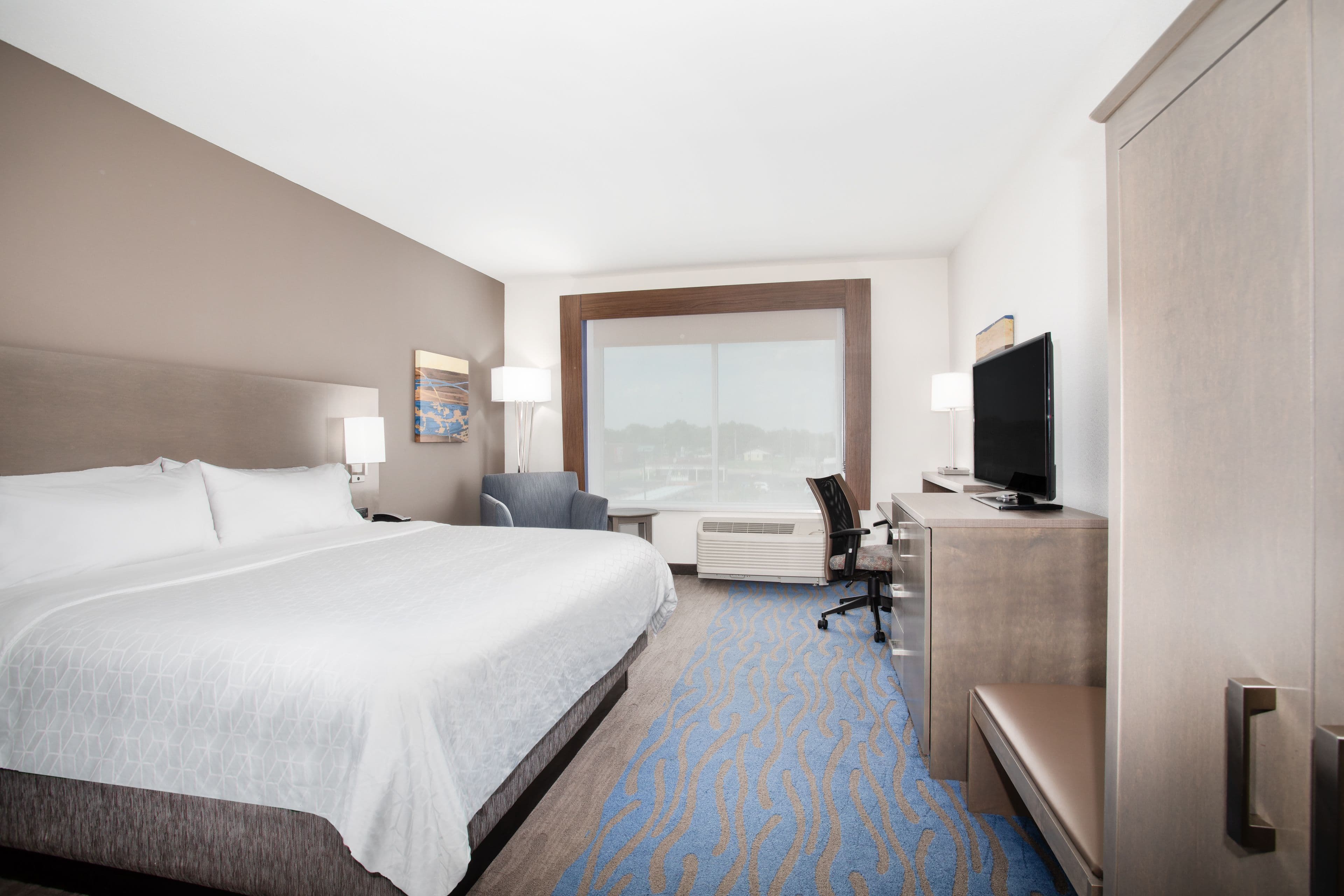 Holiday Inn Express & Suites GREAT BEND - Image 5