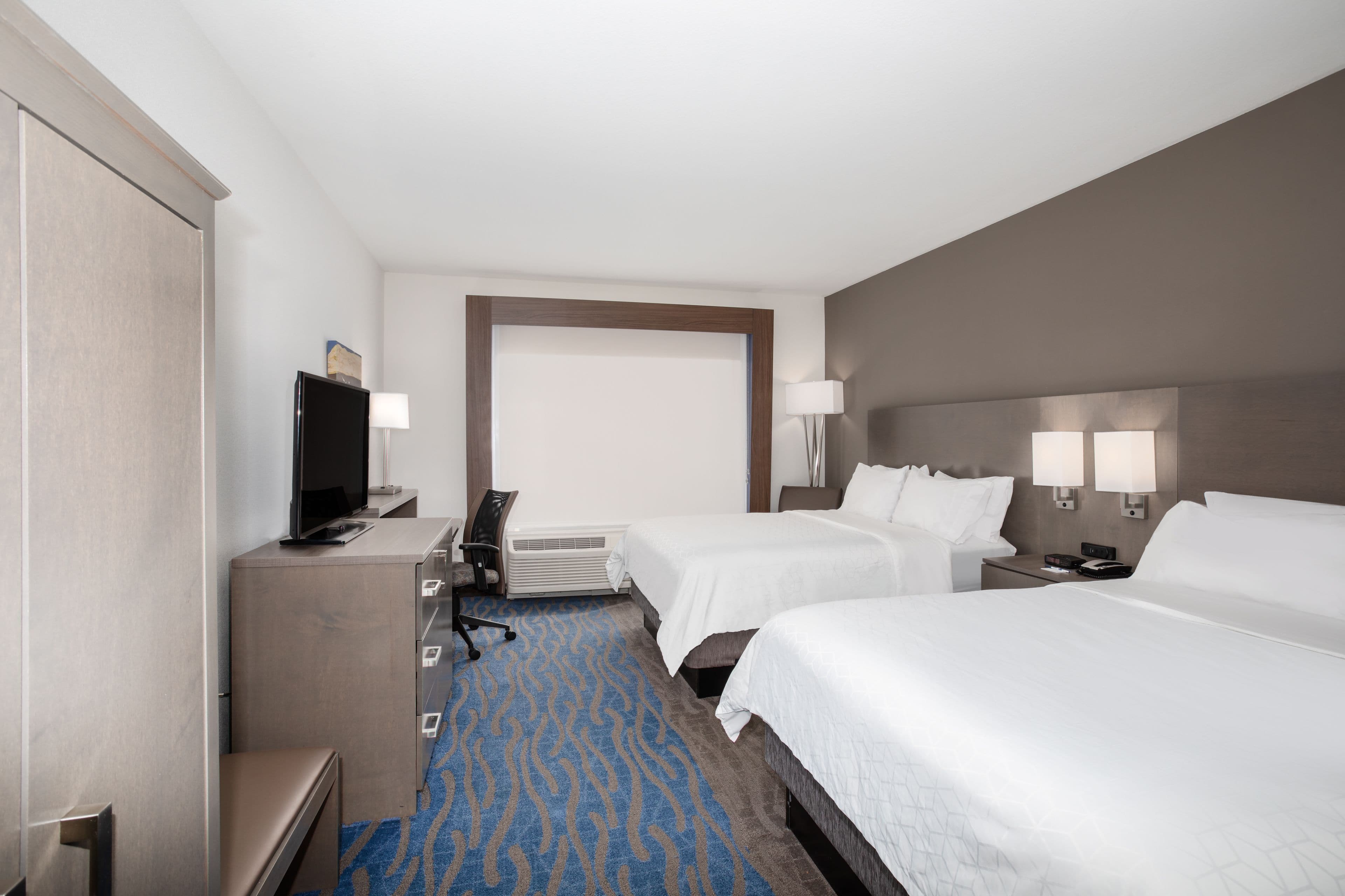 Holiday Inn Express & Suites GREAT BEND — 14