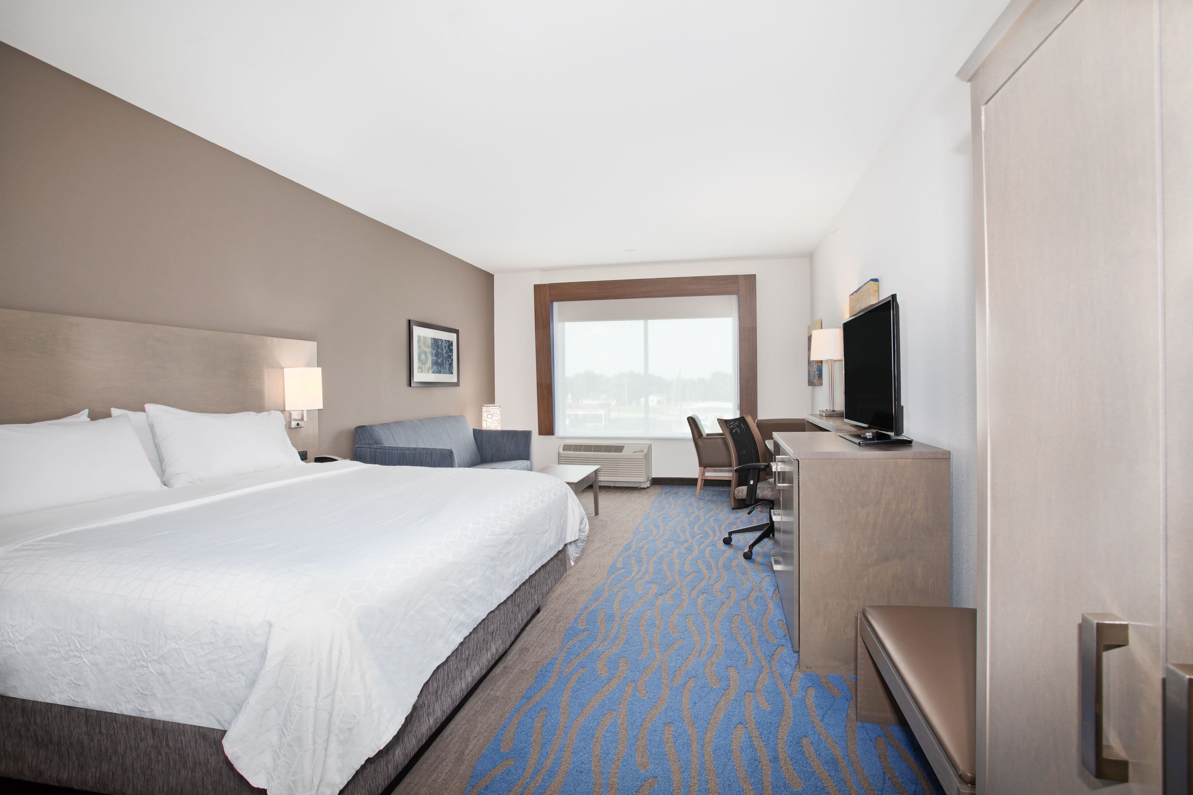 Holiday Inn Express & Suites GREAT BEND — 21
