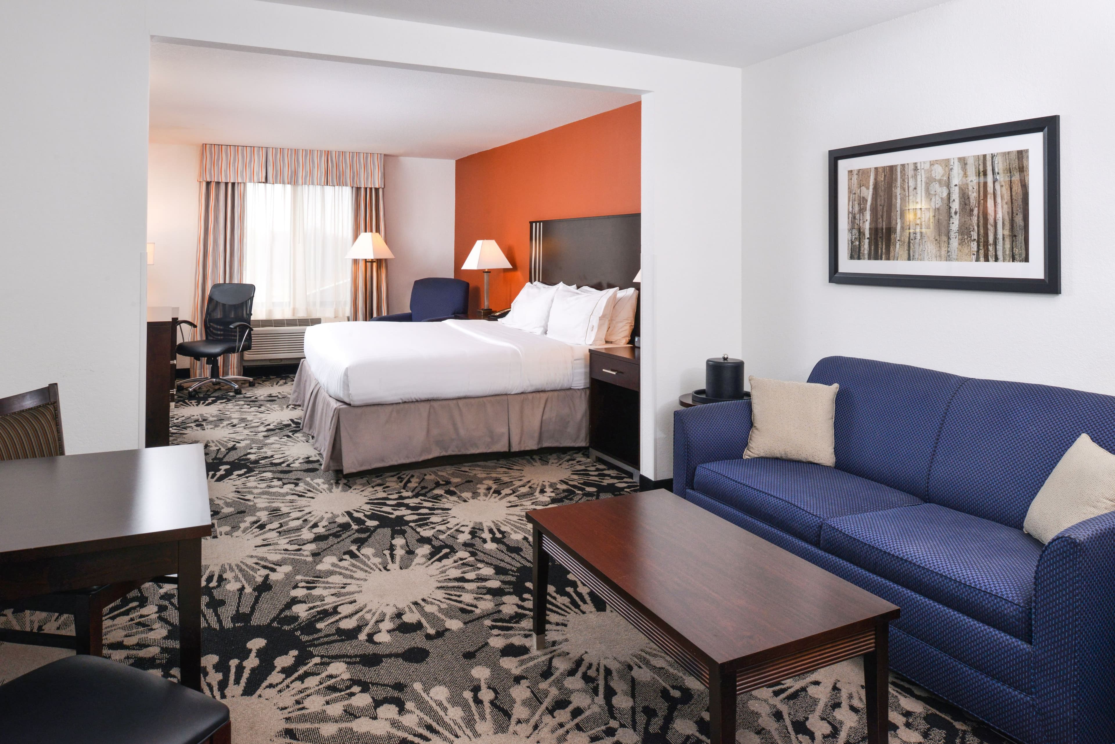 Holiday Inn Express & Suites Greenfield — 14