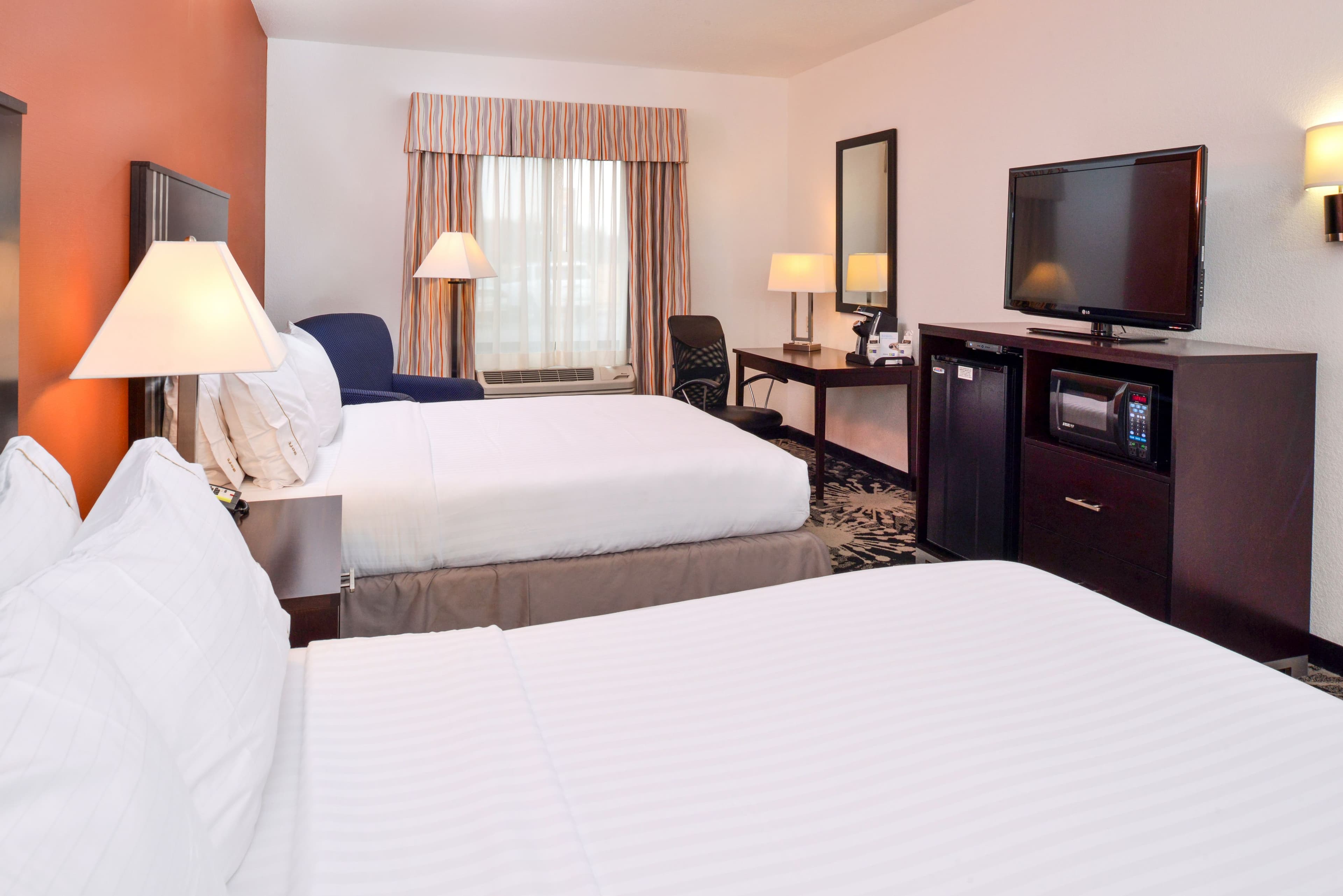 Holiday Inn Express & Suites Greenfield — 9