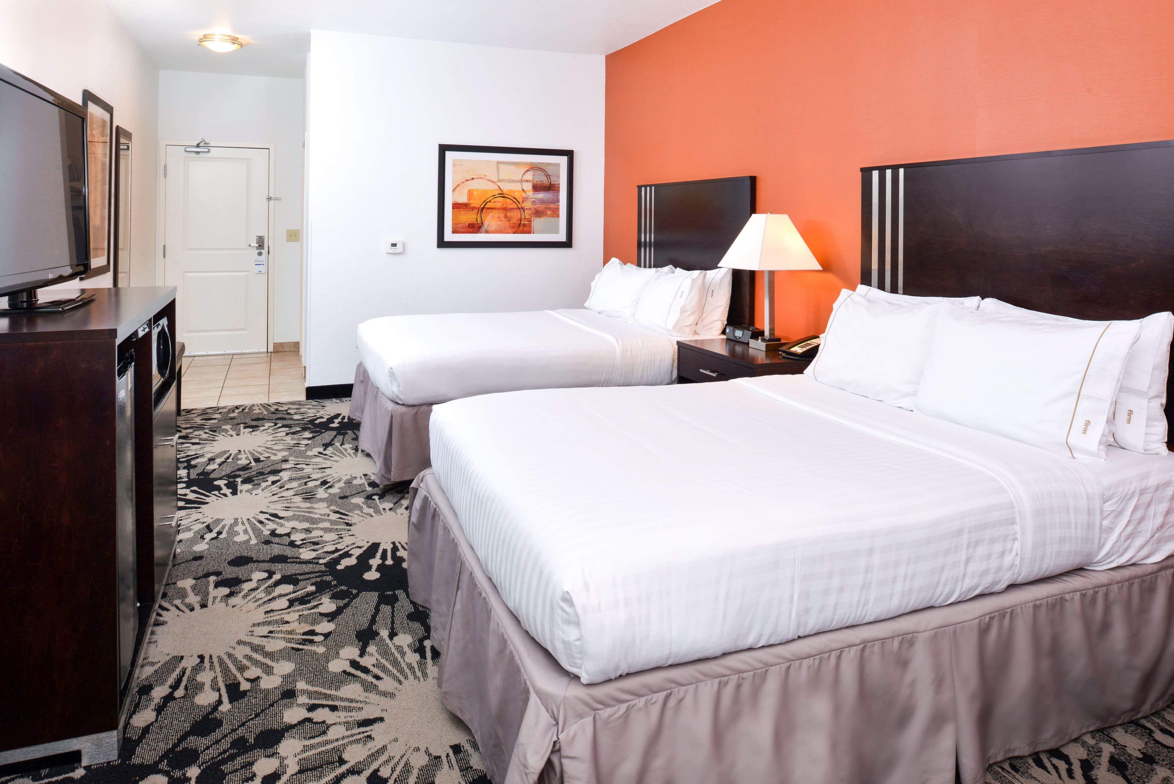 Holiday Inn Express & Suites Greenfield — 11
