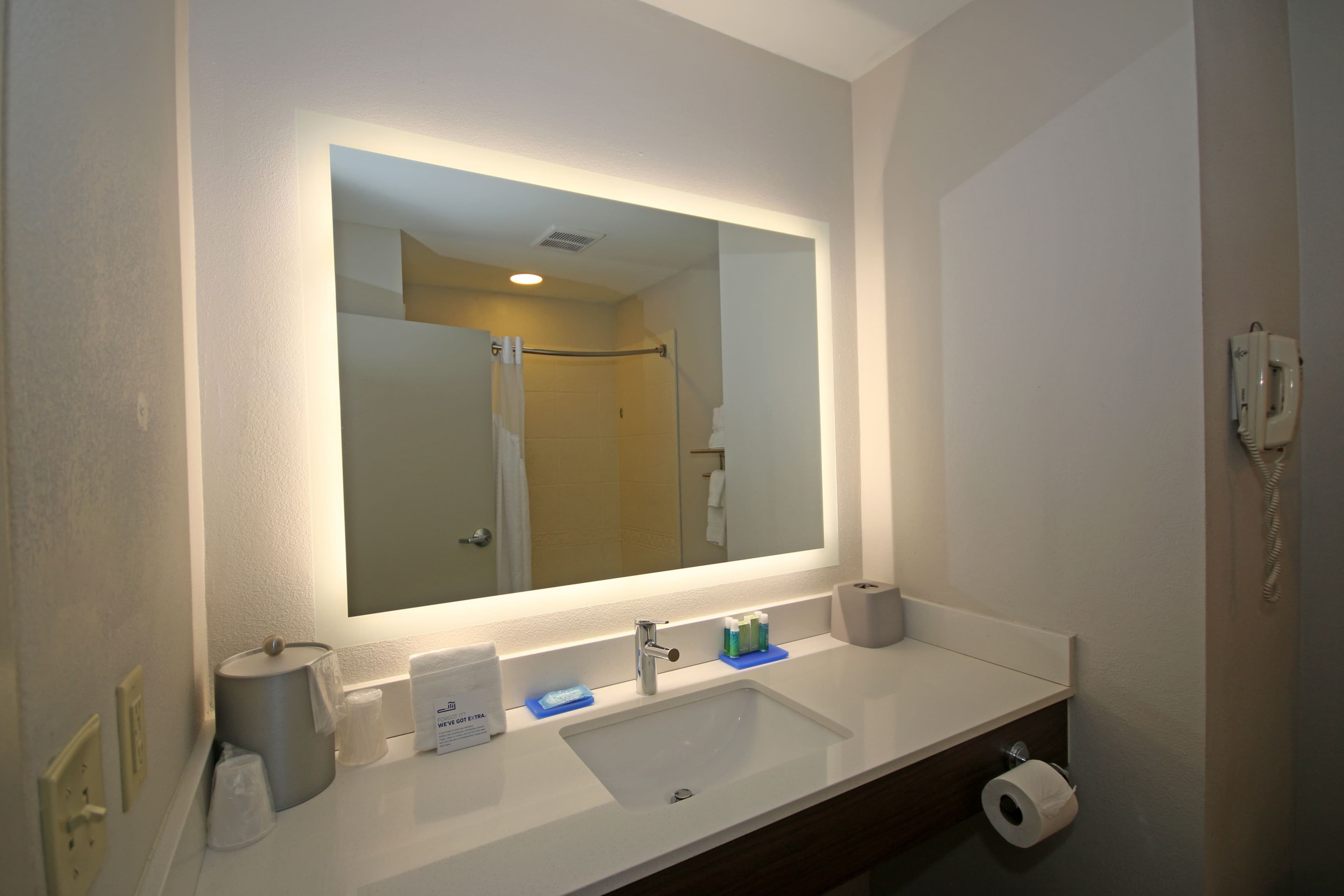 Holiday Inn Express & Suites Greensboro-East - Image 5