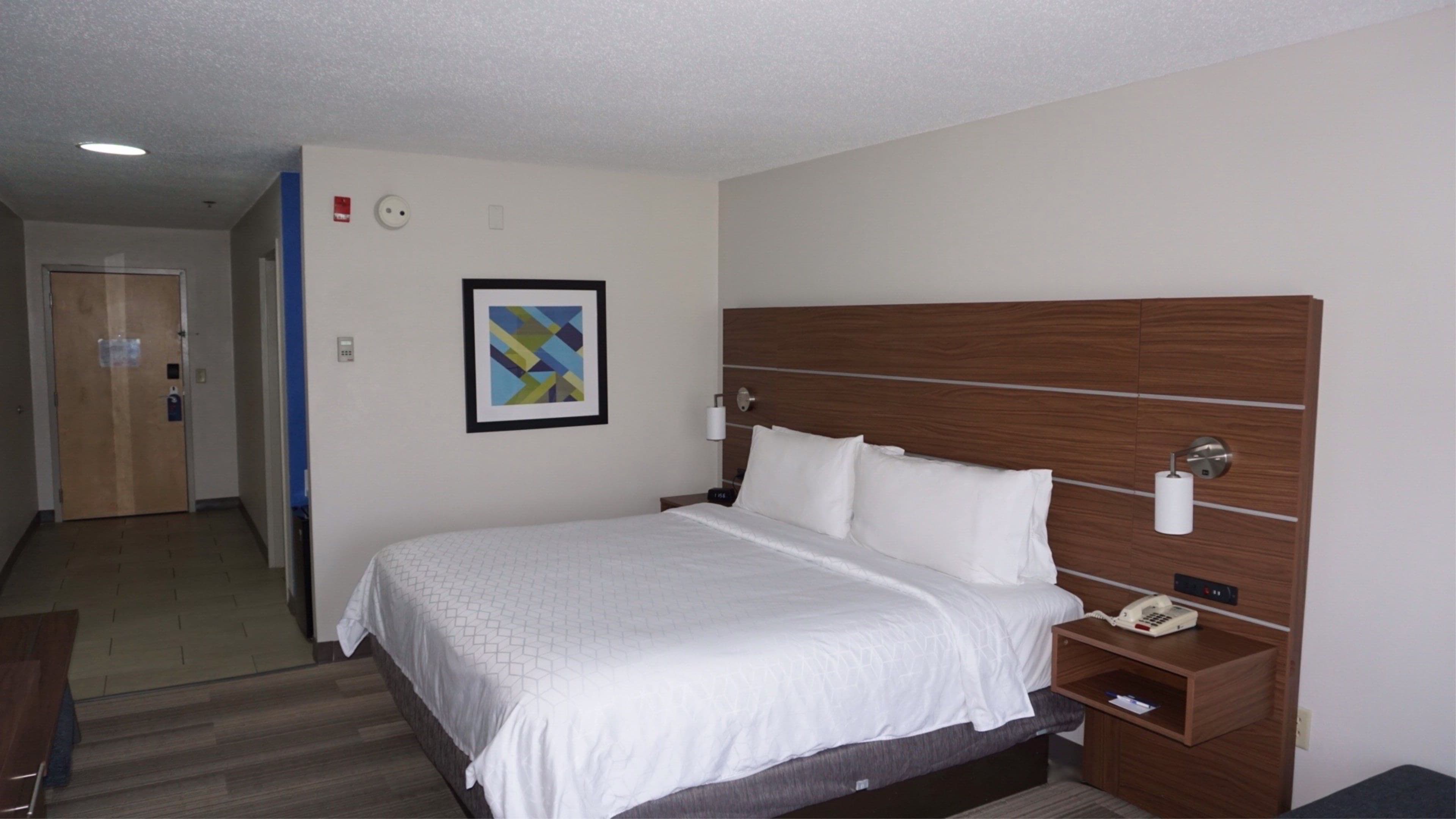 Holiday Inn Express & Suites Greensboro-East - Image 4