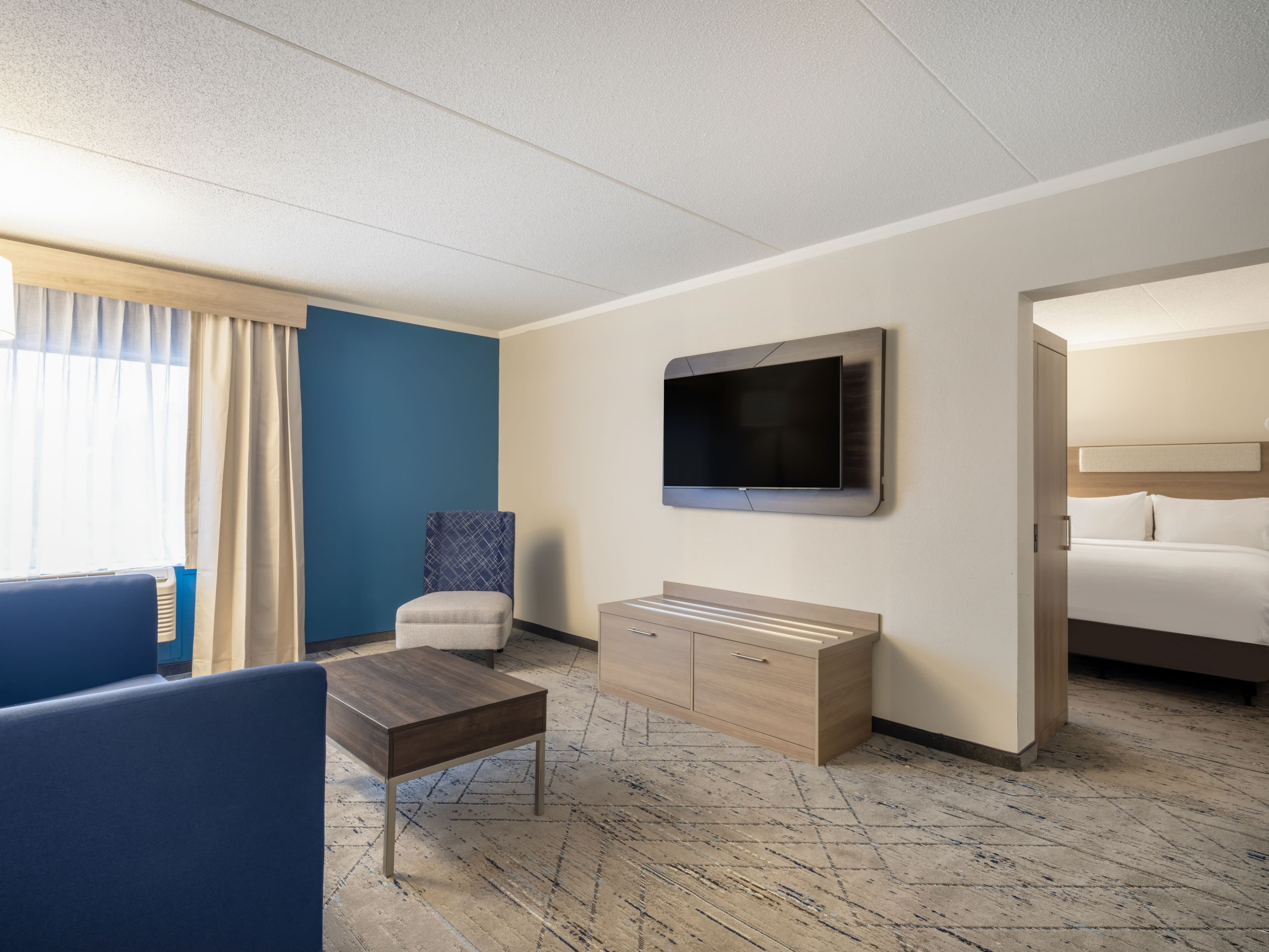 Holiday Inn Express & Suites Greensboro-(I-40 @ Wendover) — 35