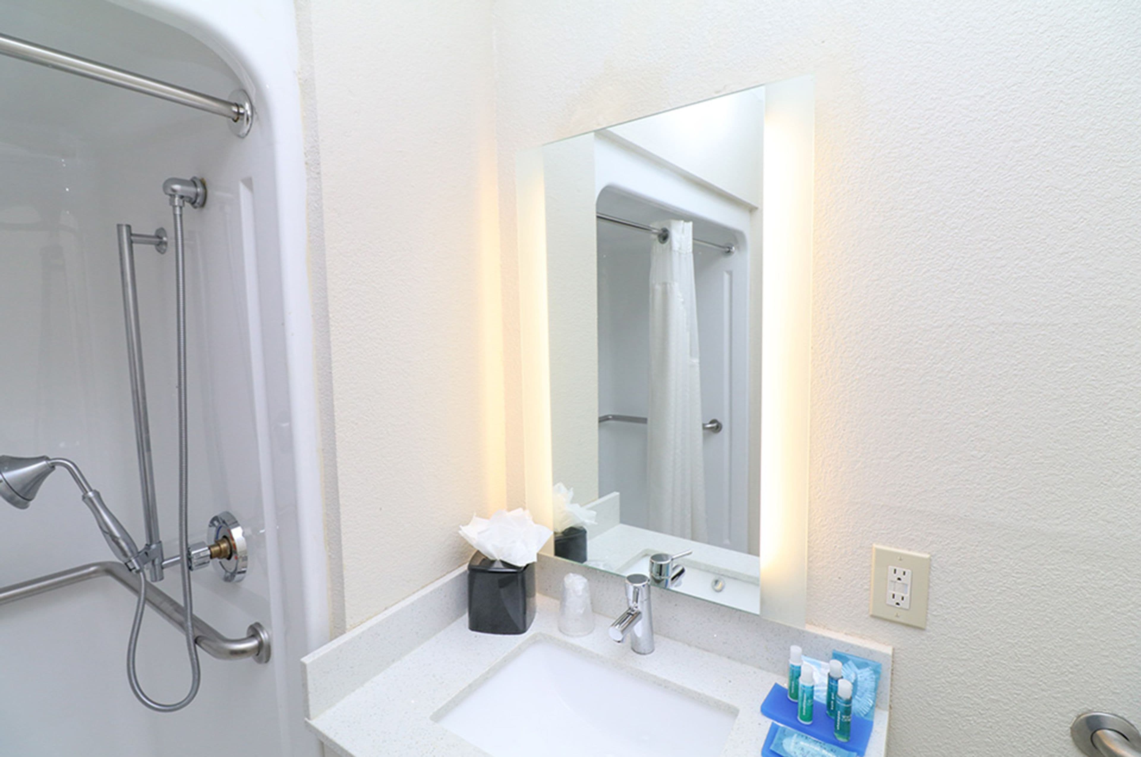 Holiday Inn Express & Suites Greenville — 23