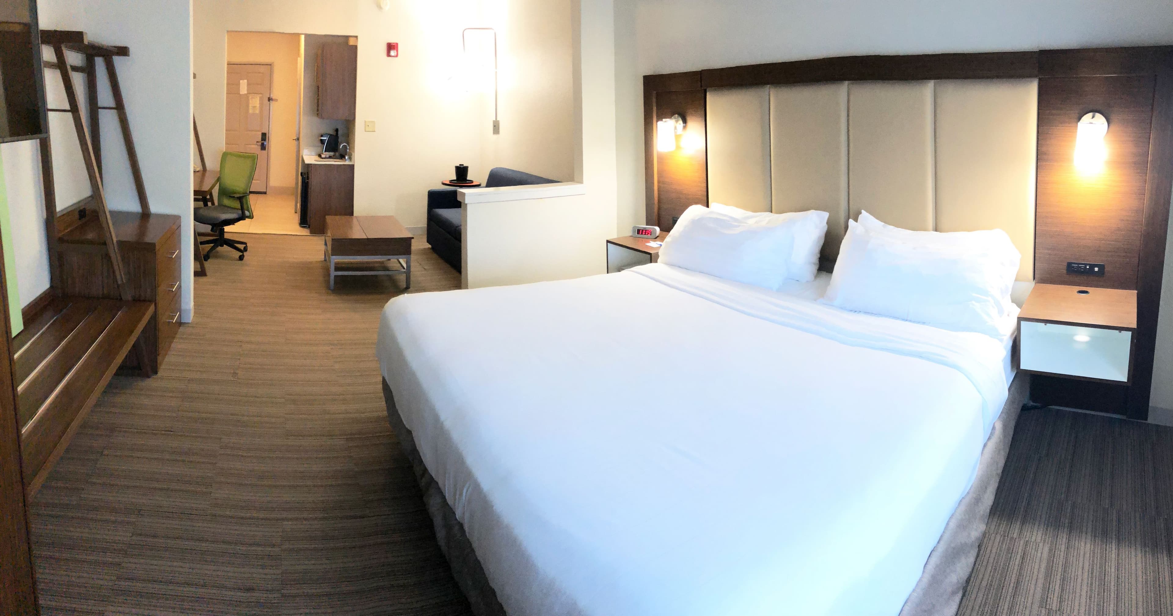 Holiday Inn Express & Suites Greenville — 9