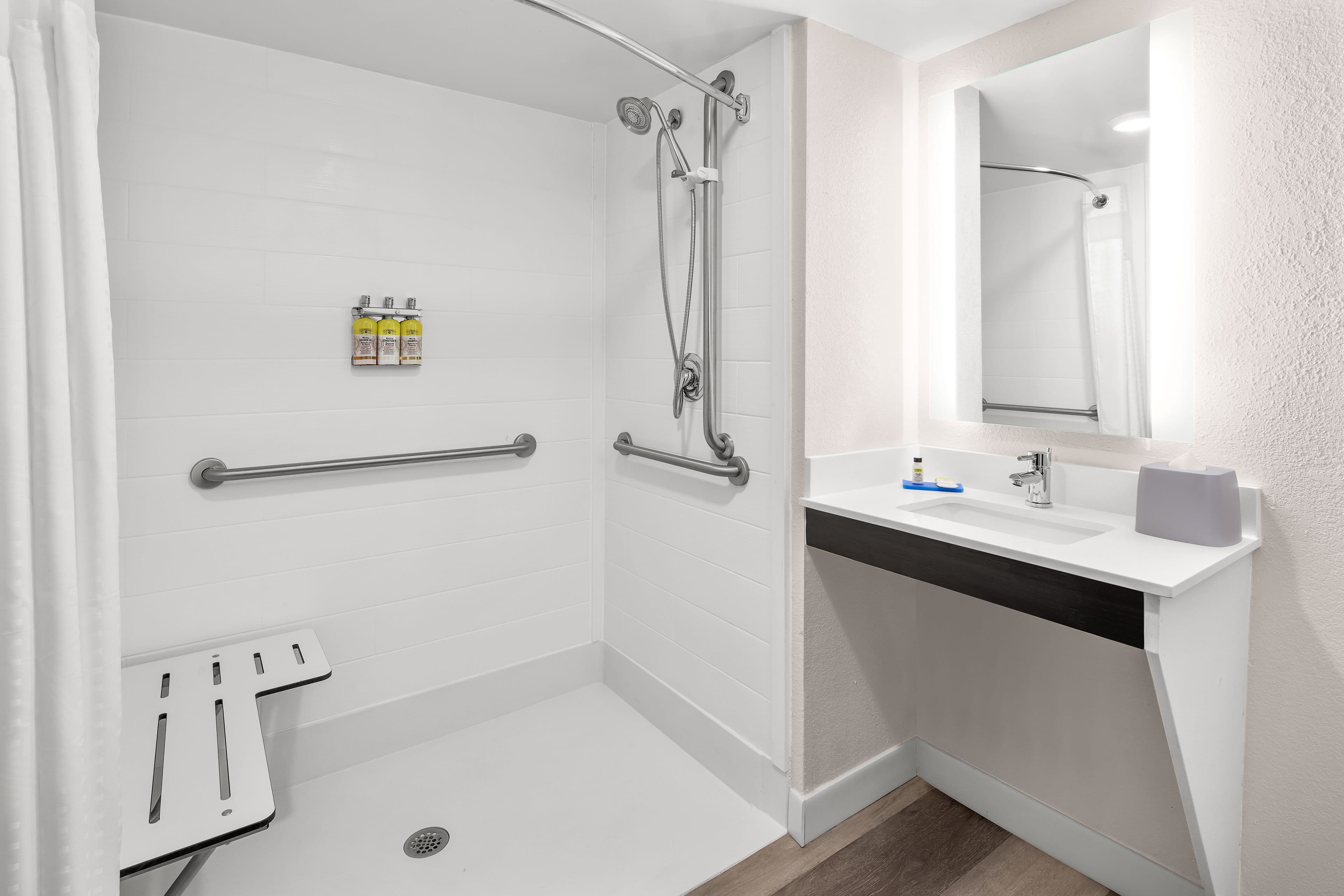 Holiday Inn Express & Suites Greenville-I-85 & Woodruff Rd — 8