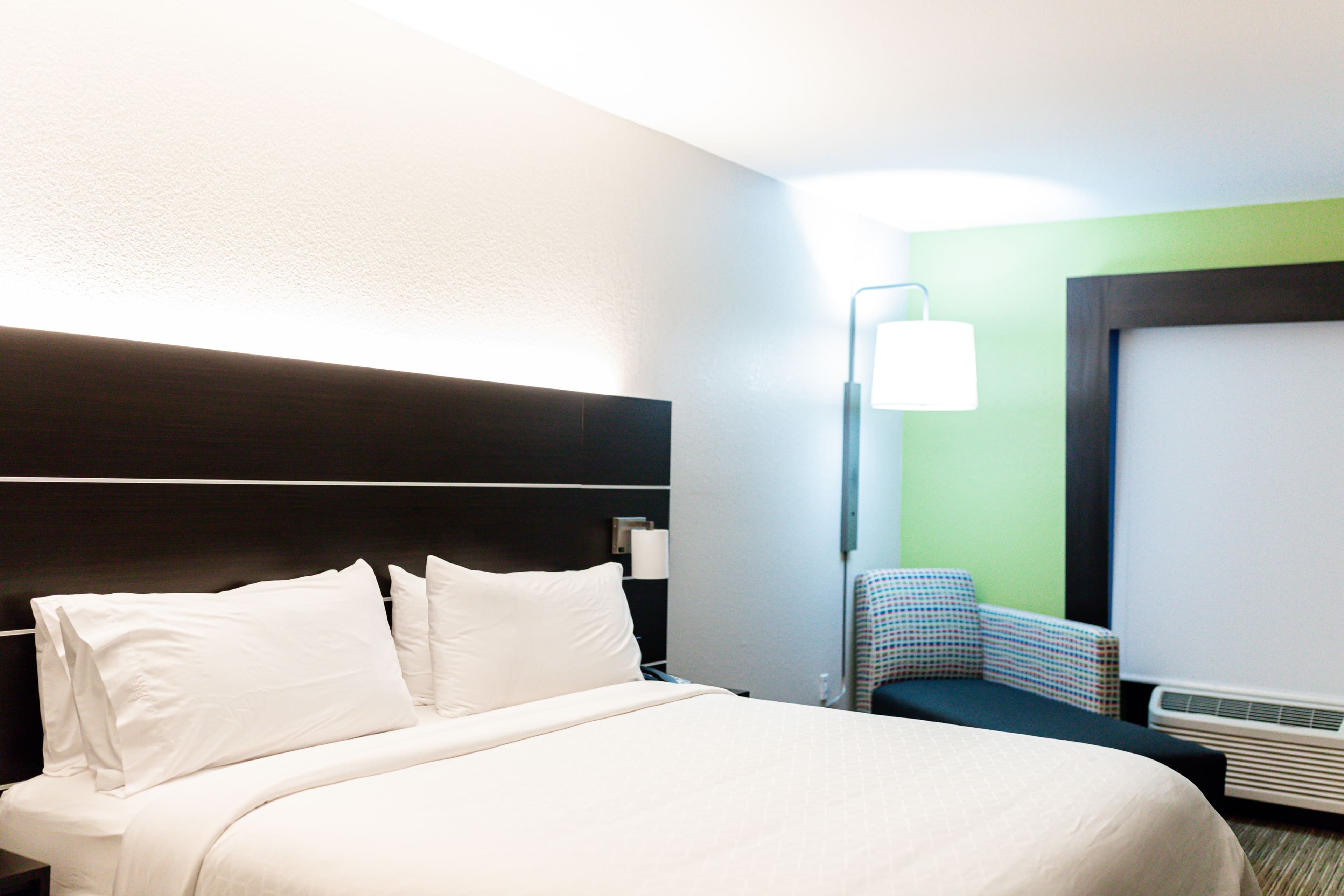 Holiday Inn Express & Suites Greenville - Image 4