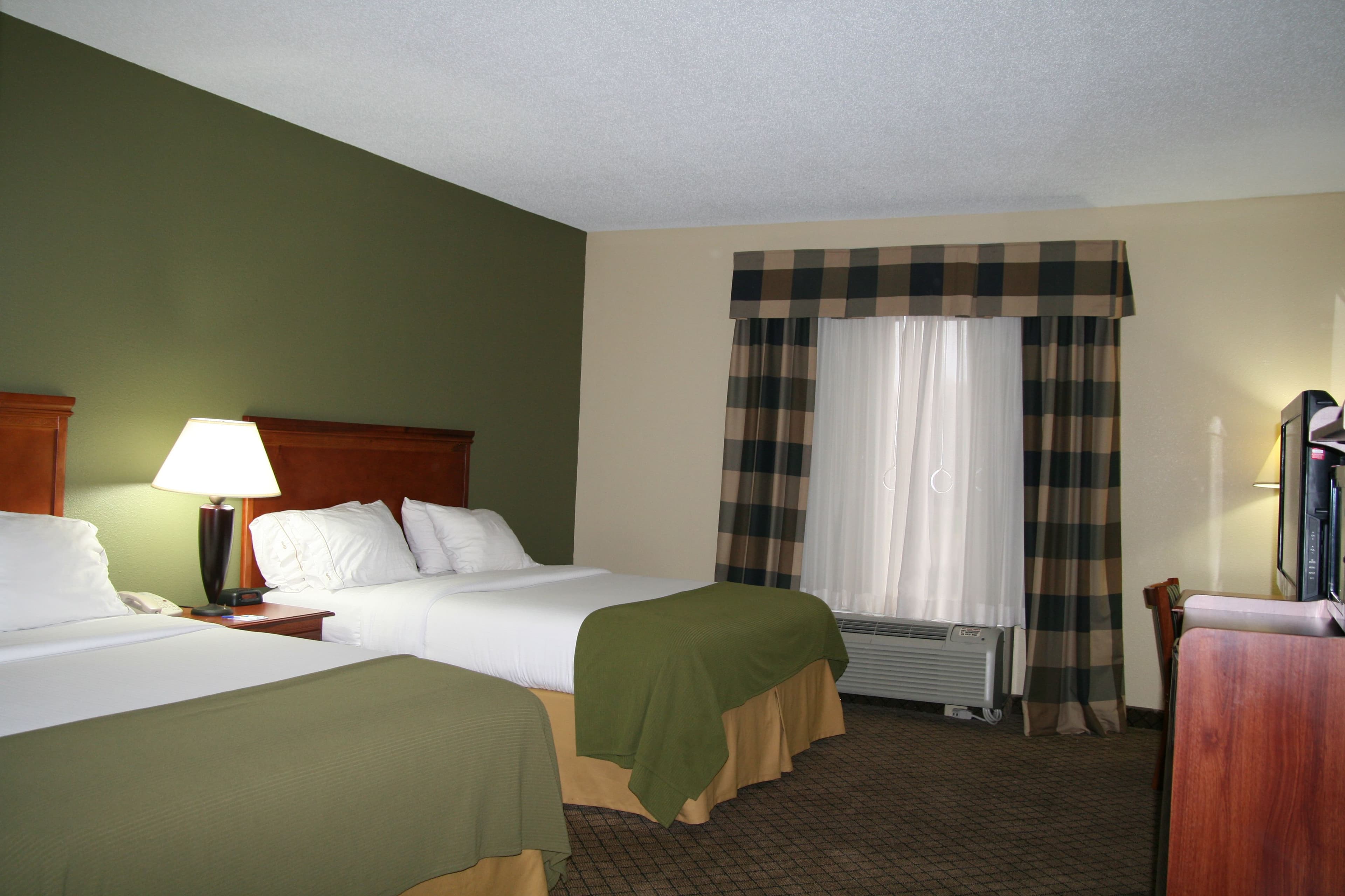 Holiday Inn Express & Suites Greenwood — 21