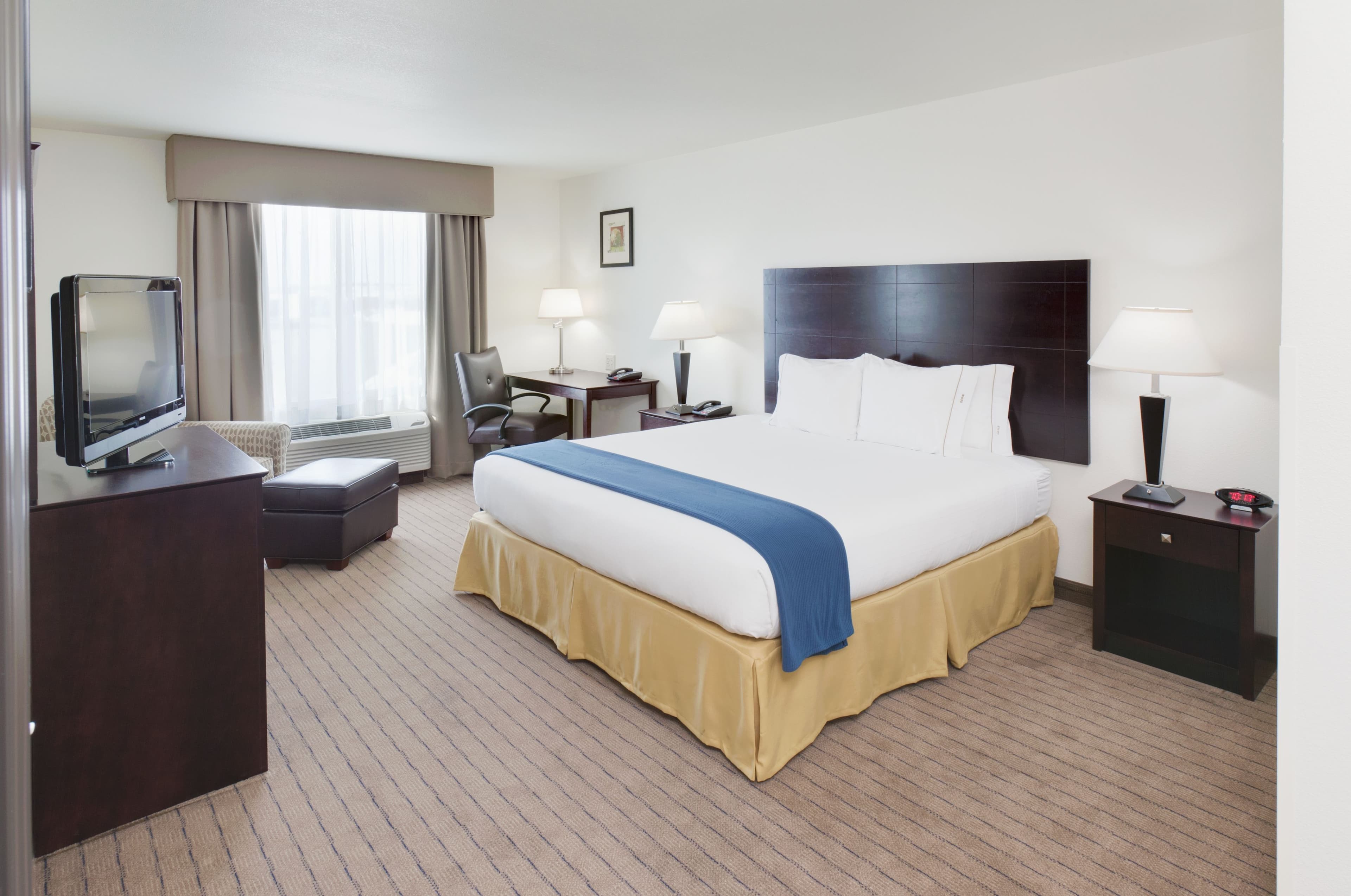 Holiday Inn Express & Suites Omaha I - 80 - Image 2