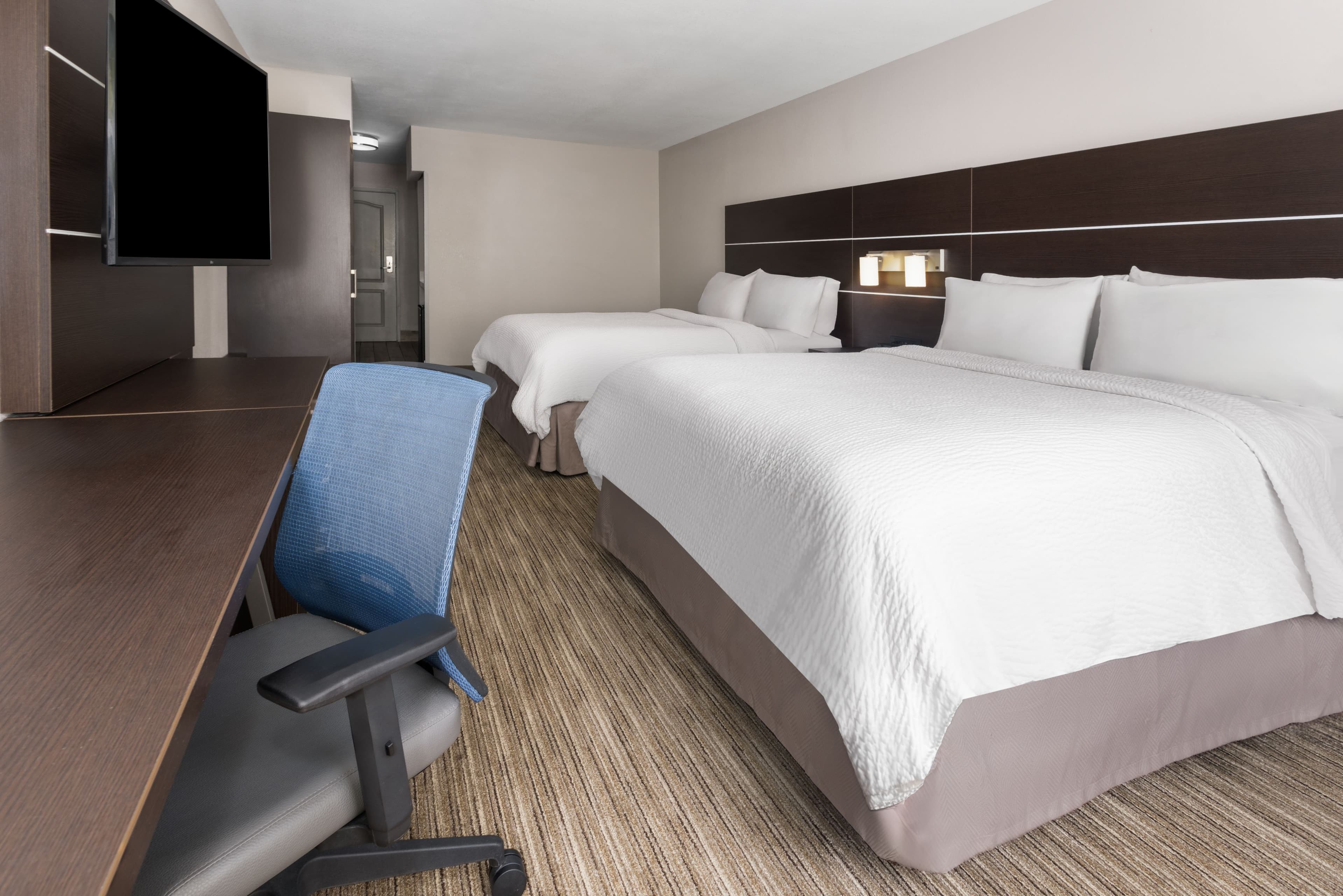 Holiday Inn Express & Suites Hamburg — 13