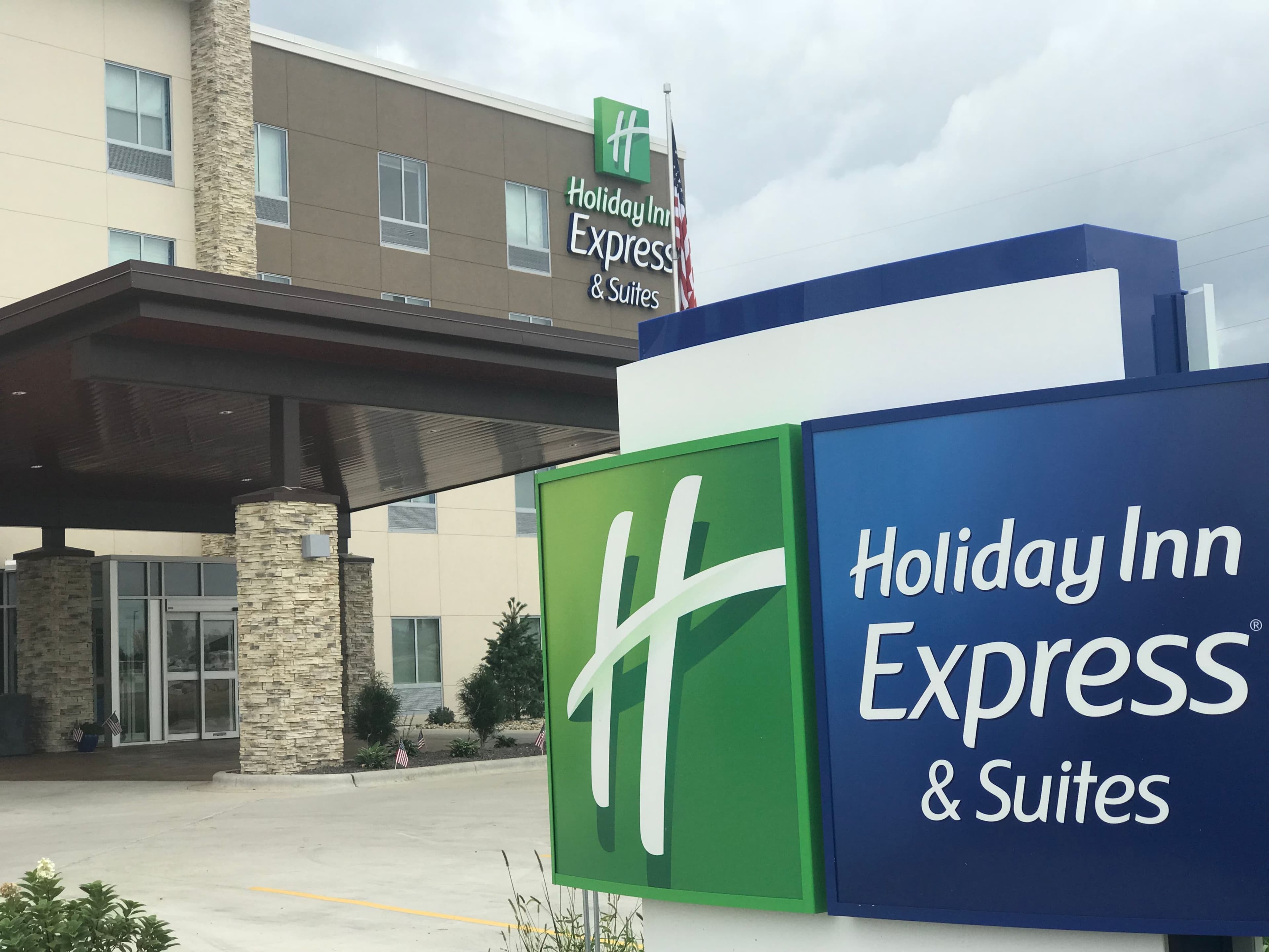Holiday Inn Express & Suites Hannibal - Medical Center - Image 1