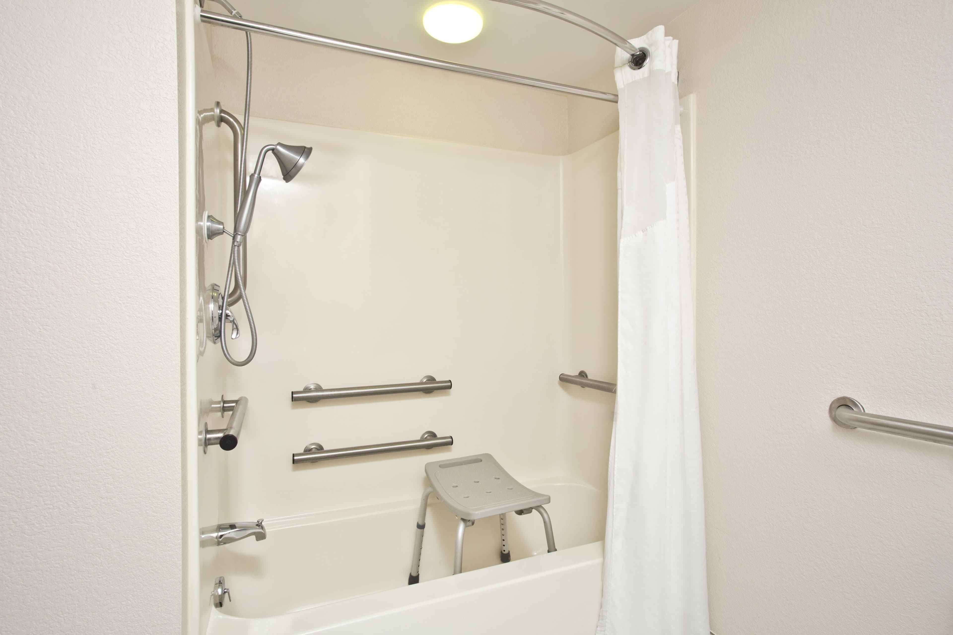 Holiday Inn Express & Suites Harrington — 9
