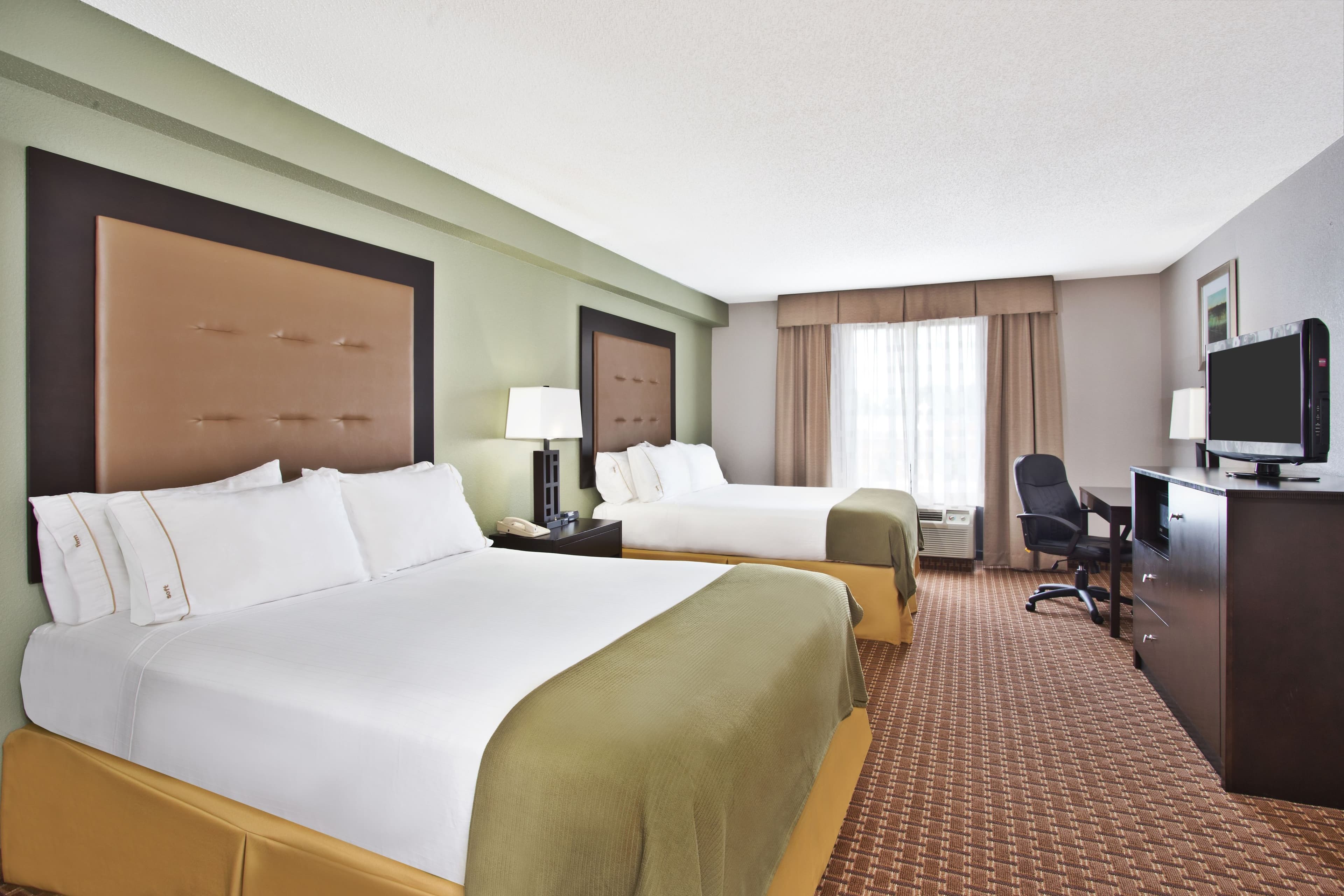 Holiday Inn Express & Suites Harrington — 14