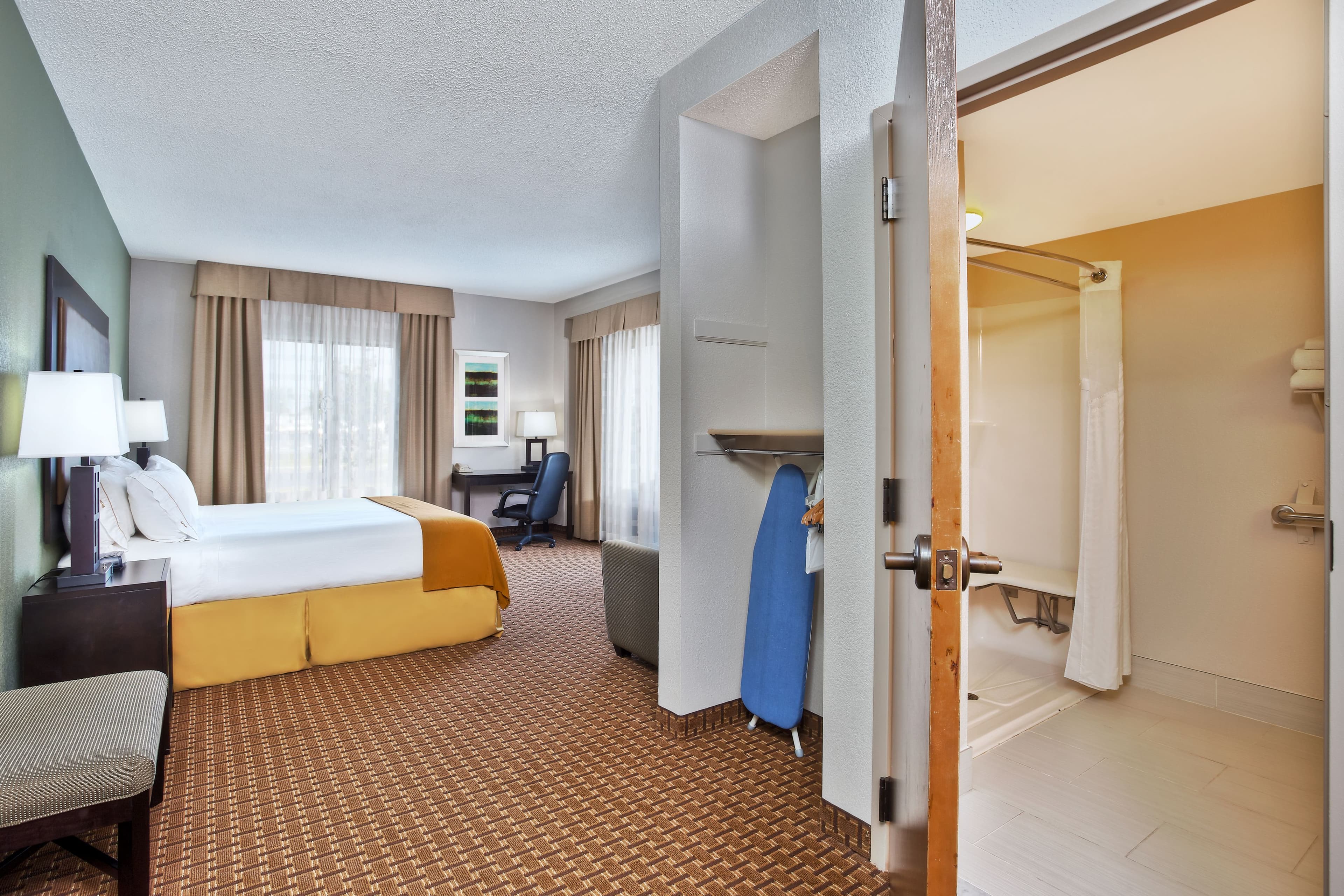 Holiday Inn Express & Suites Harrington — 12