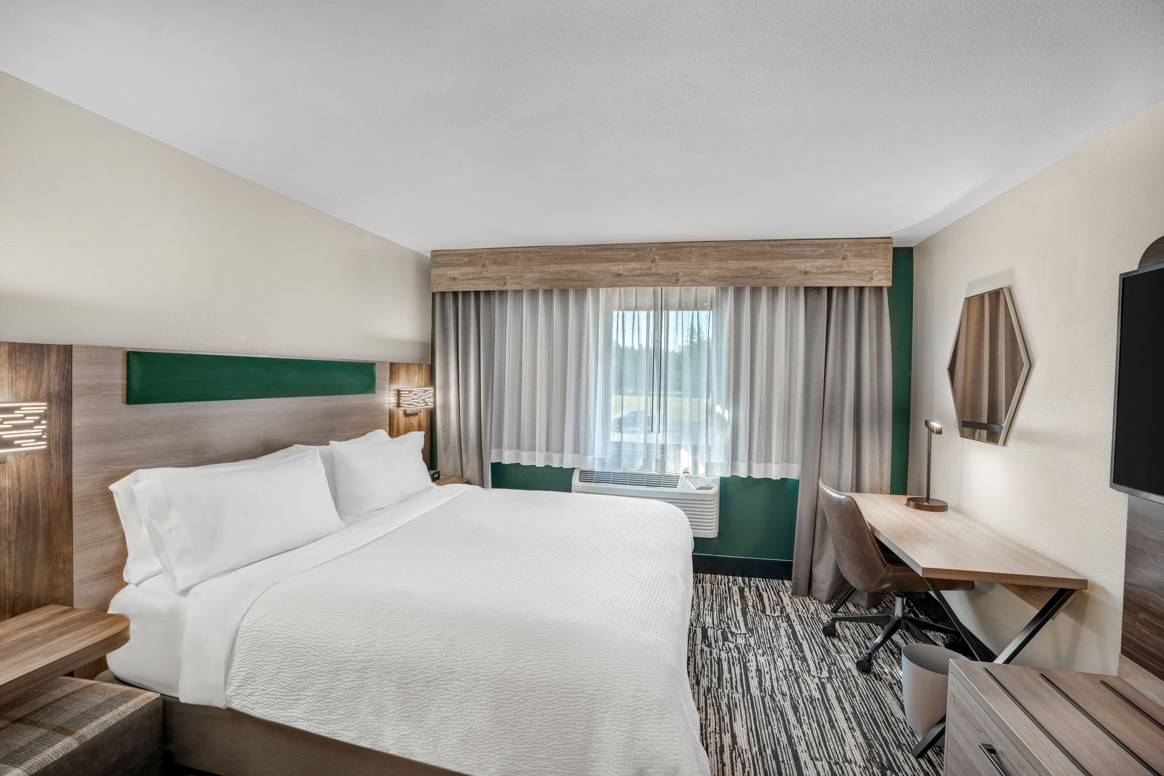 Holiday Inn Express & Suites Hayward — 14