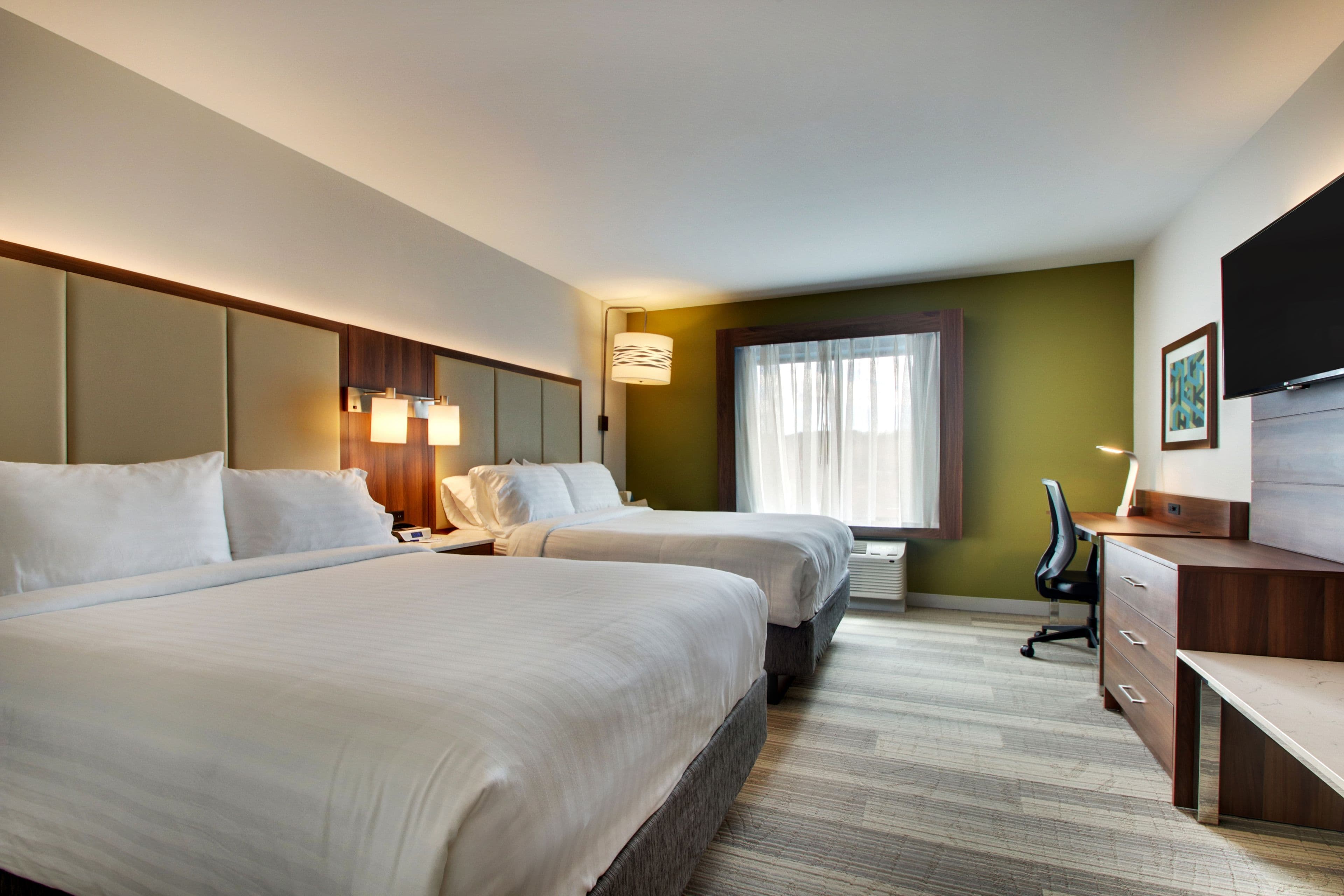 Holiday Inn Express & Suites Helen — 7