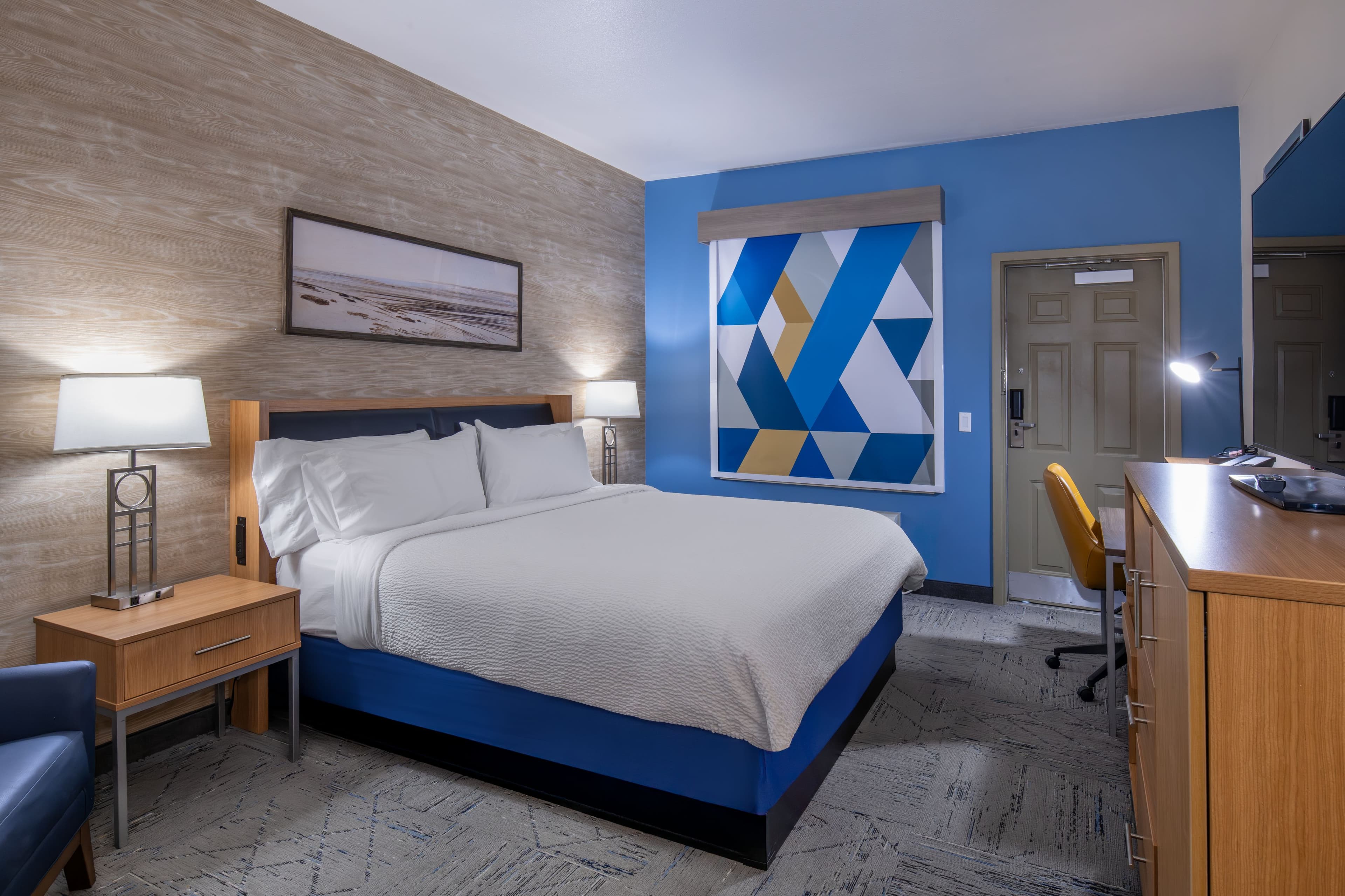 Holiday Inn Express & Suites Henderson — 7