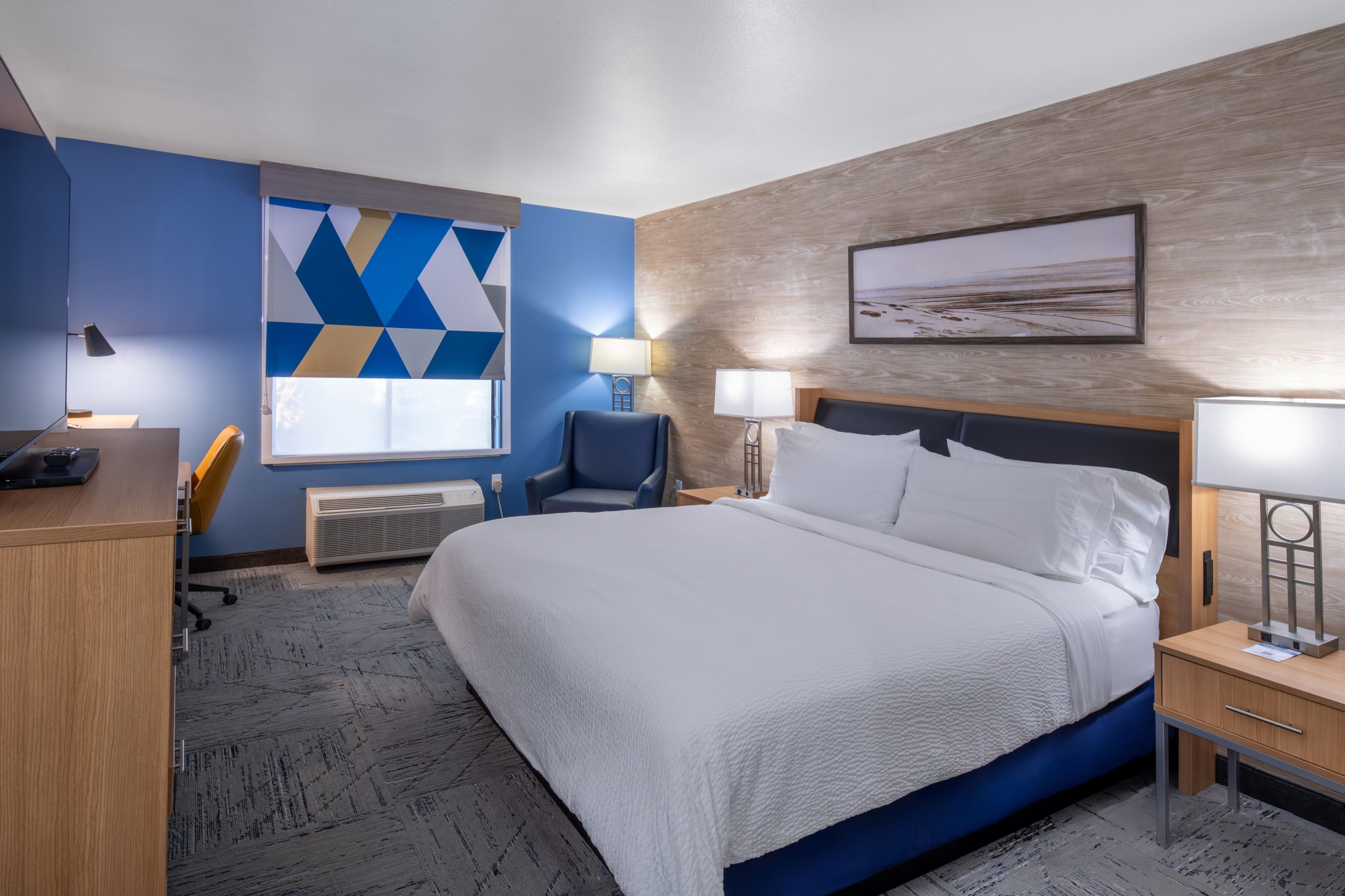 Holiday Inn Express & Suites Henderson — 11