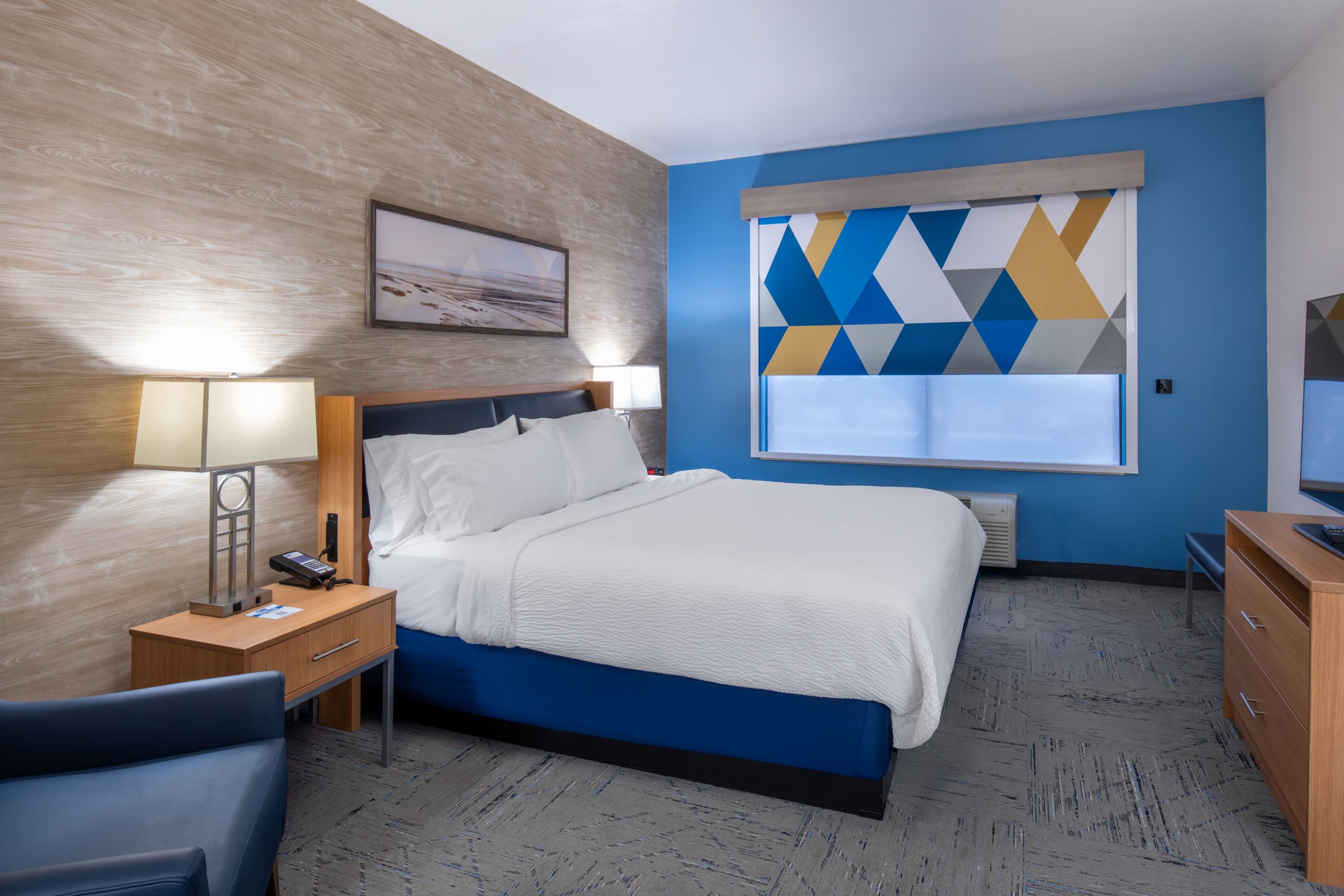 Holiday Inn Express & Suites Henderson — 10