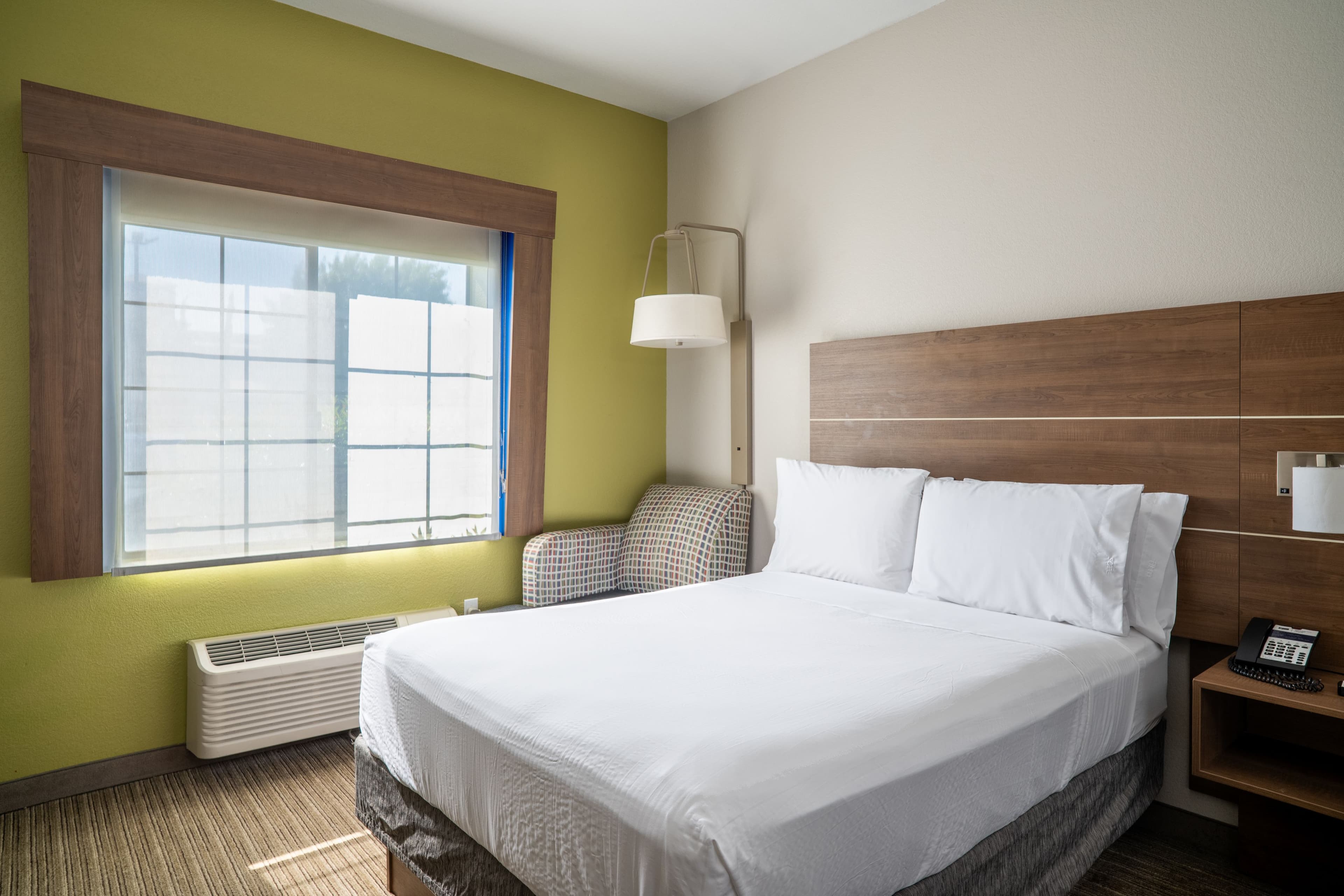Holiday Inn Express & Suites Hesperia — 14