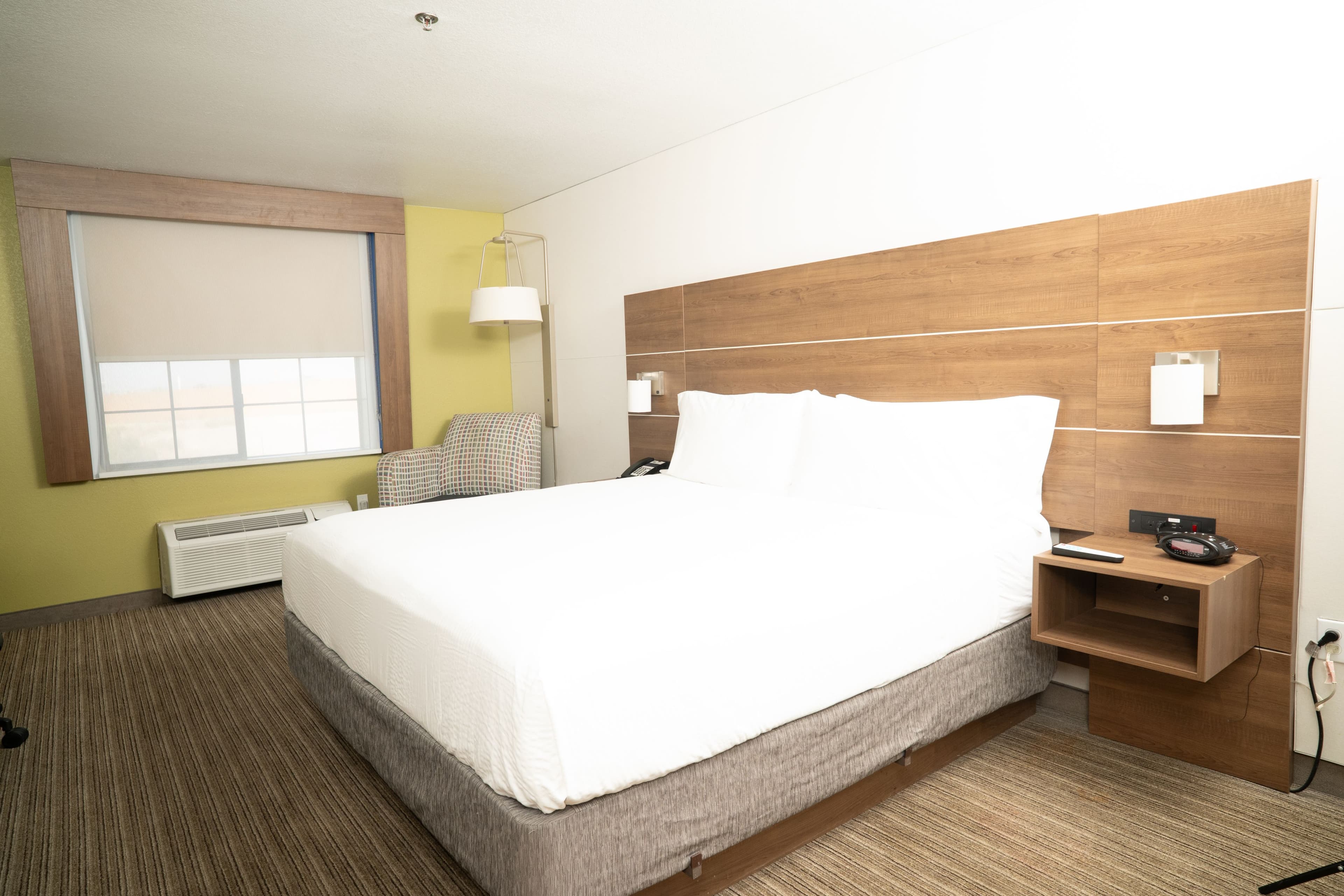 Holiday Inn Express & Suites Hesperia — 13