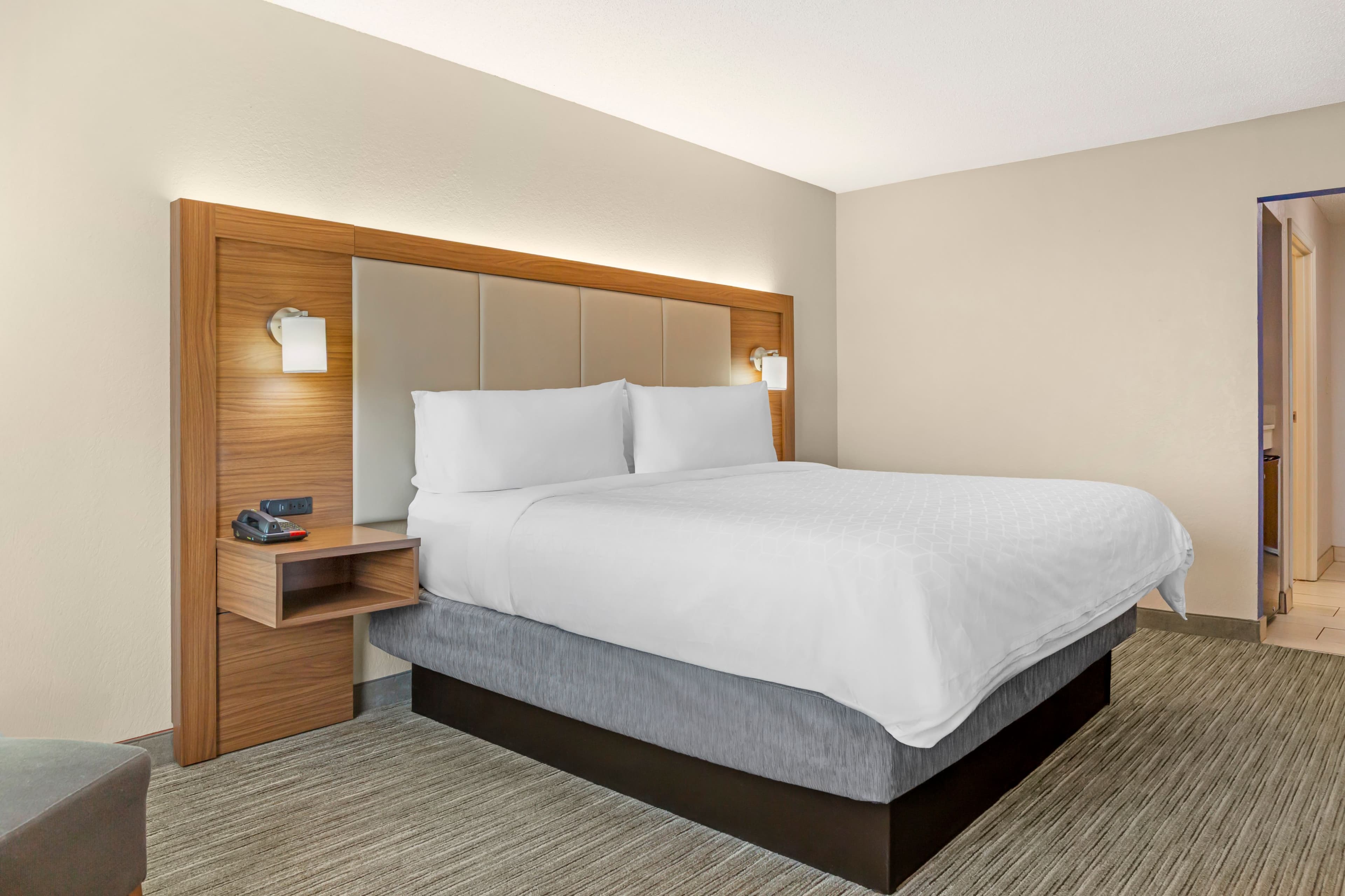 Holiday Inn Express & Suites Louisville South-Hillview — 8