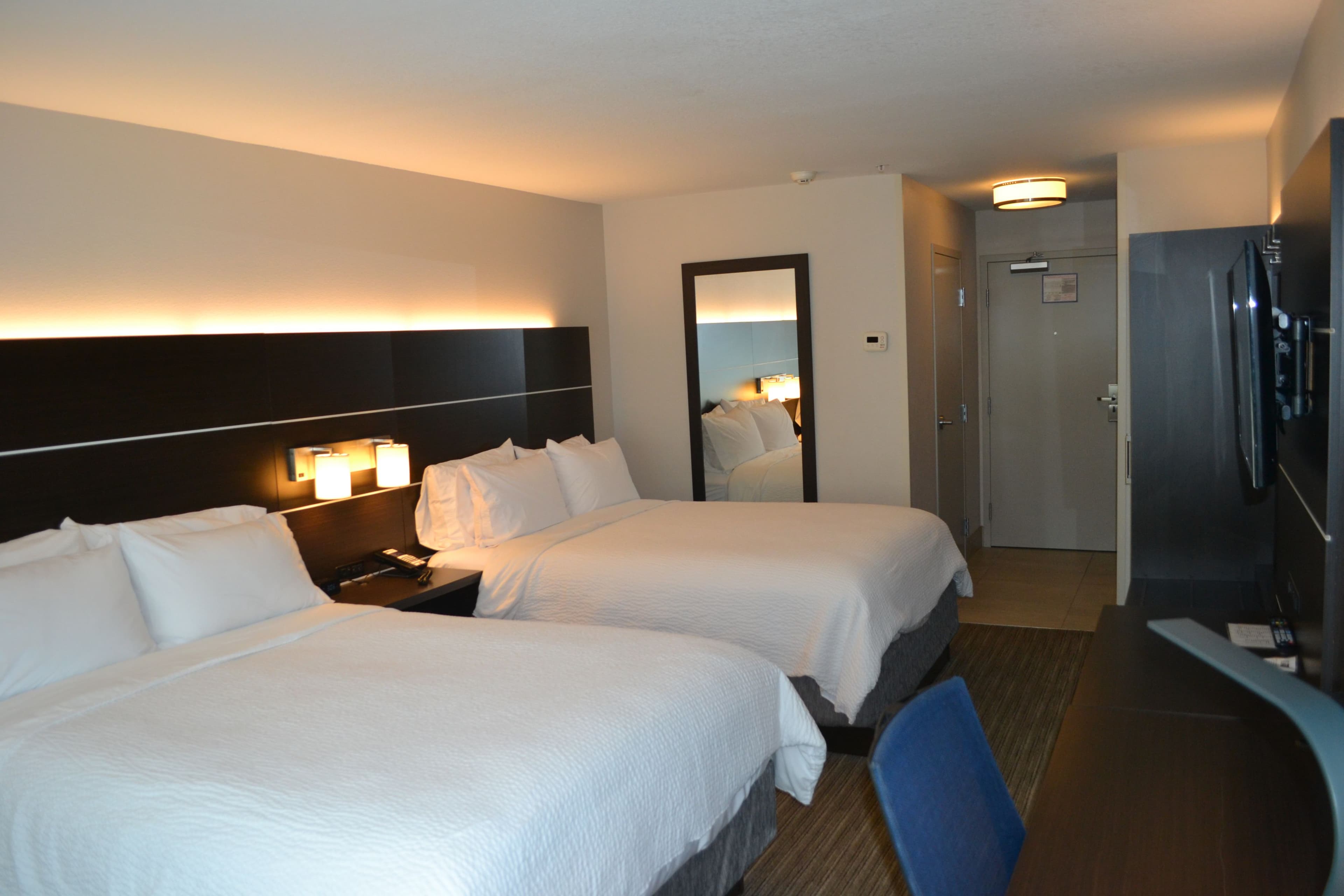 Holiday Inn Express & Suites Hood River — 13