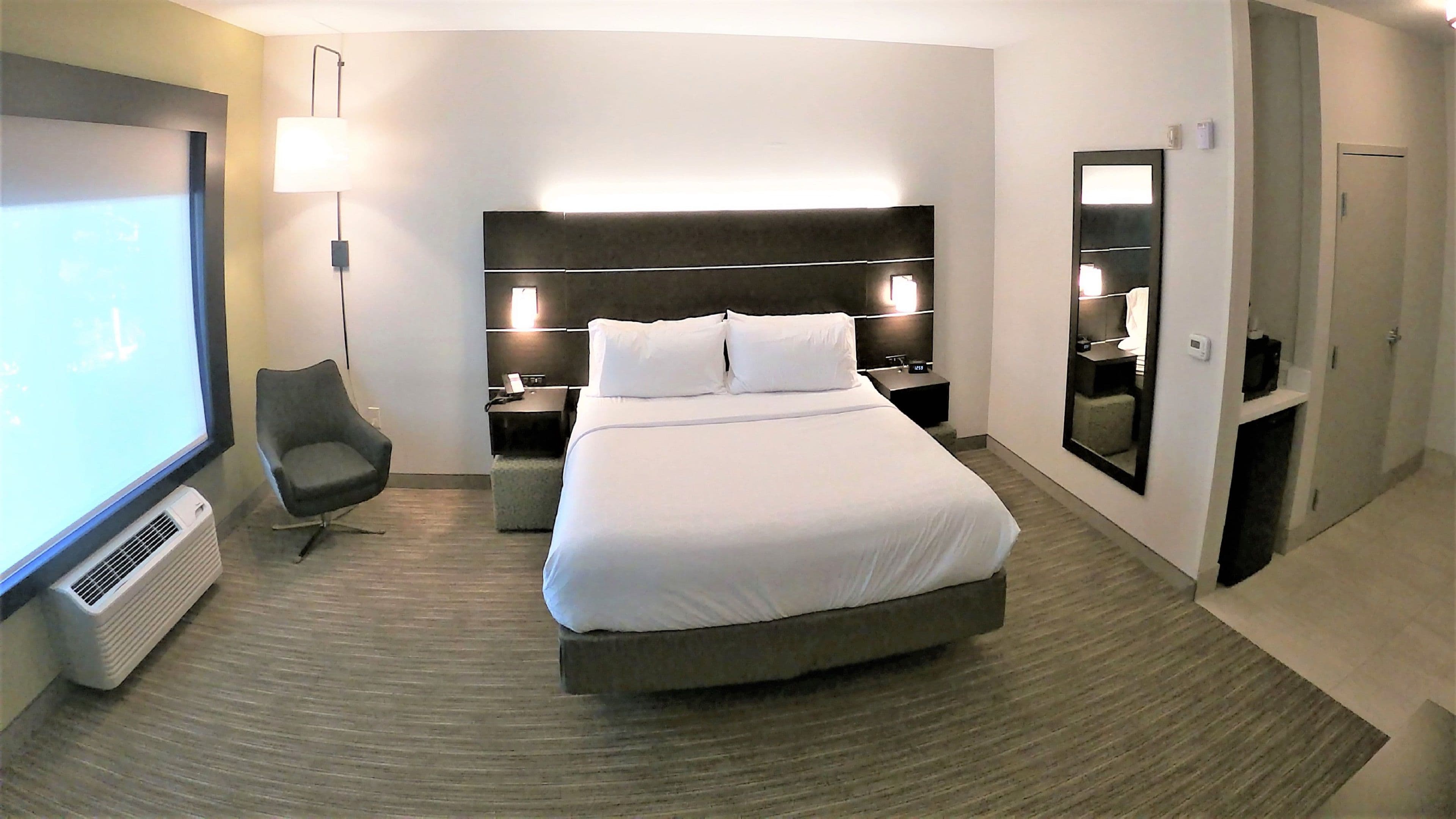 Holiday Inn Express & Suites Hood River - Image 3