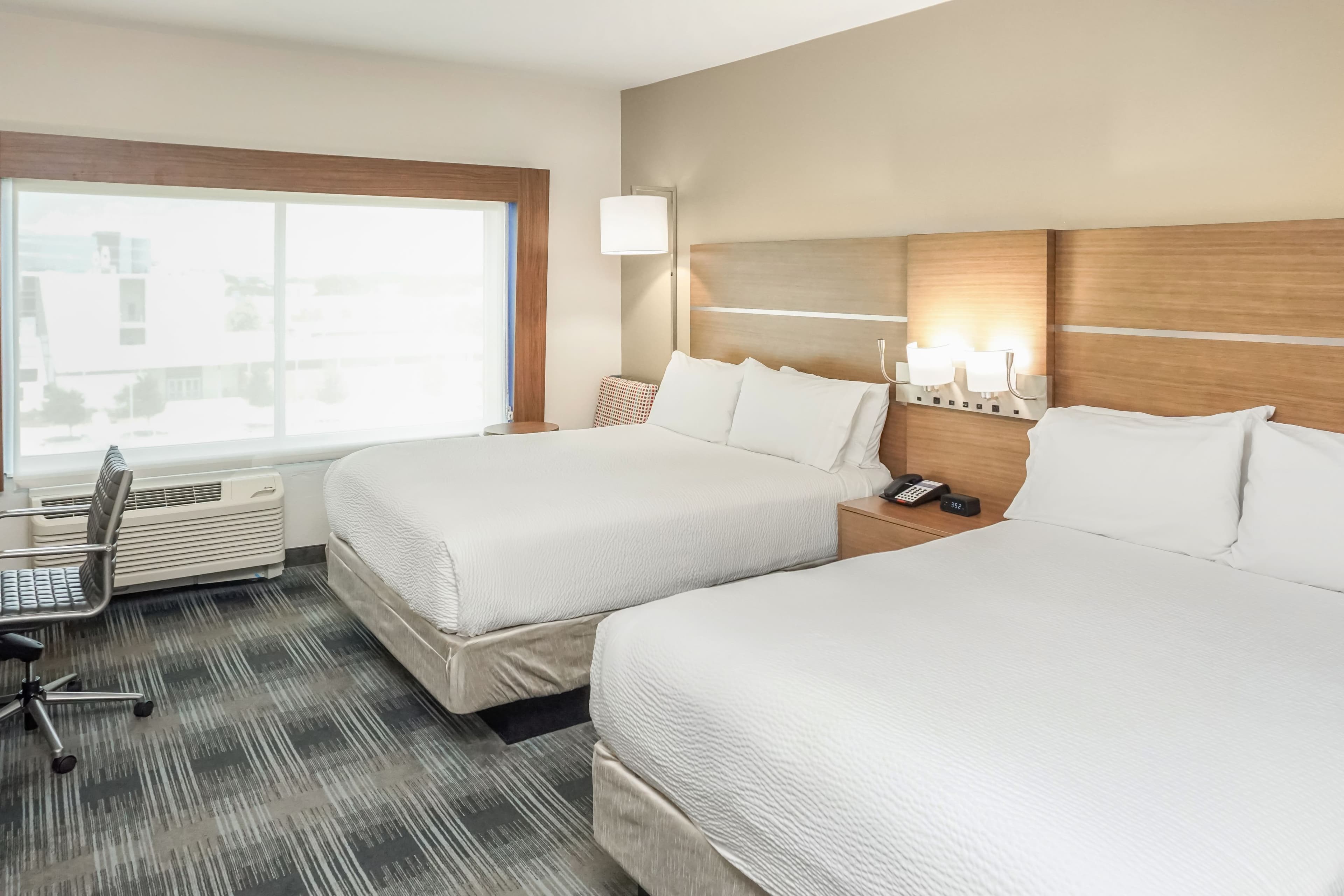 Holiday Inn Express & Suites Houston Westchase - Westheimer — 33