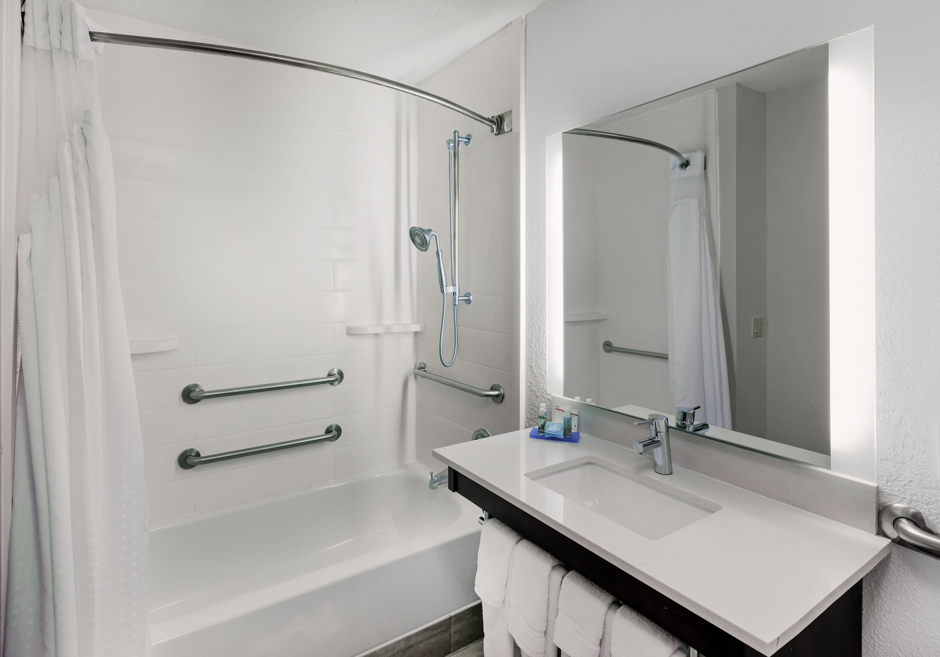 Holiday Inn Express & Suites Houston - Memorial Park Area — 10
