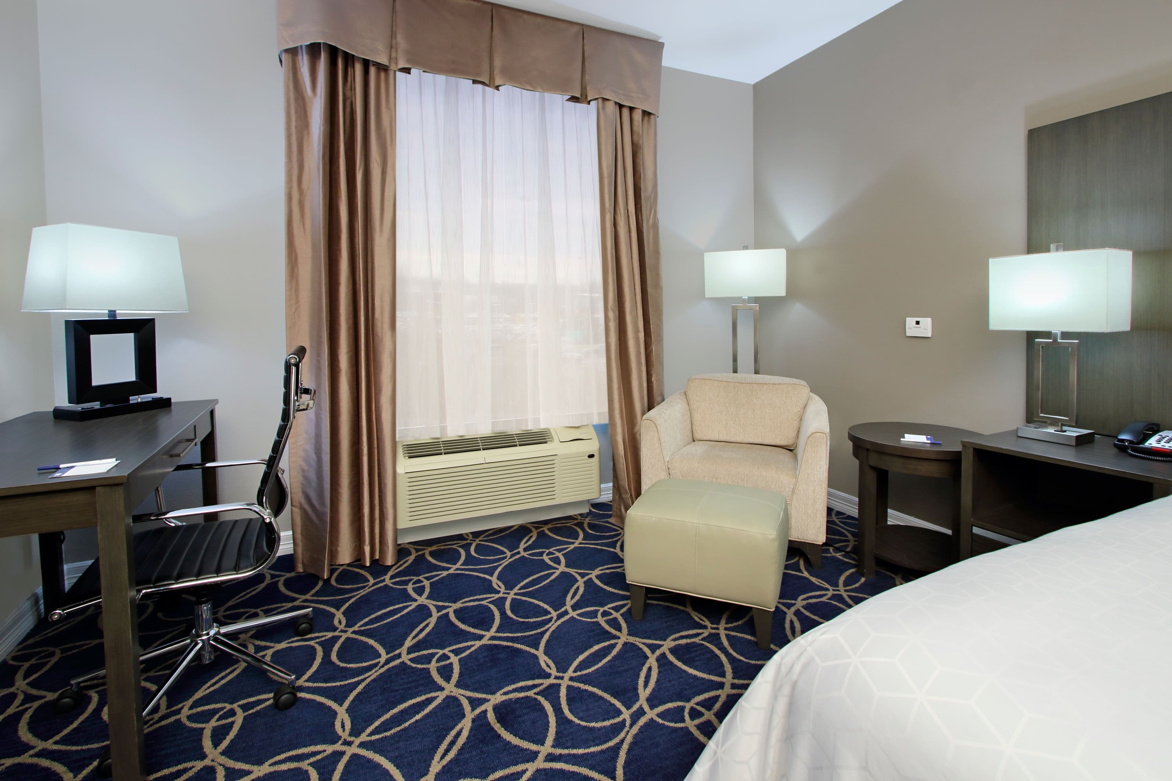 Holiday Inn Express & Suites Houston North - IAH Area — 8