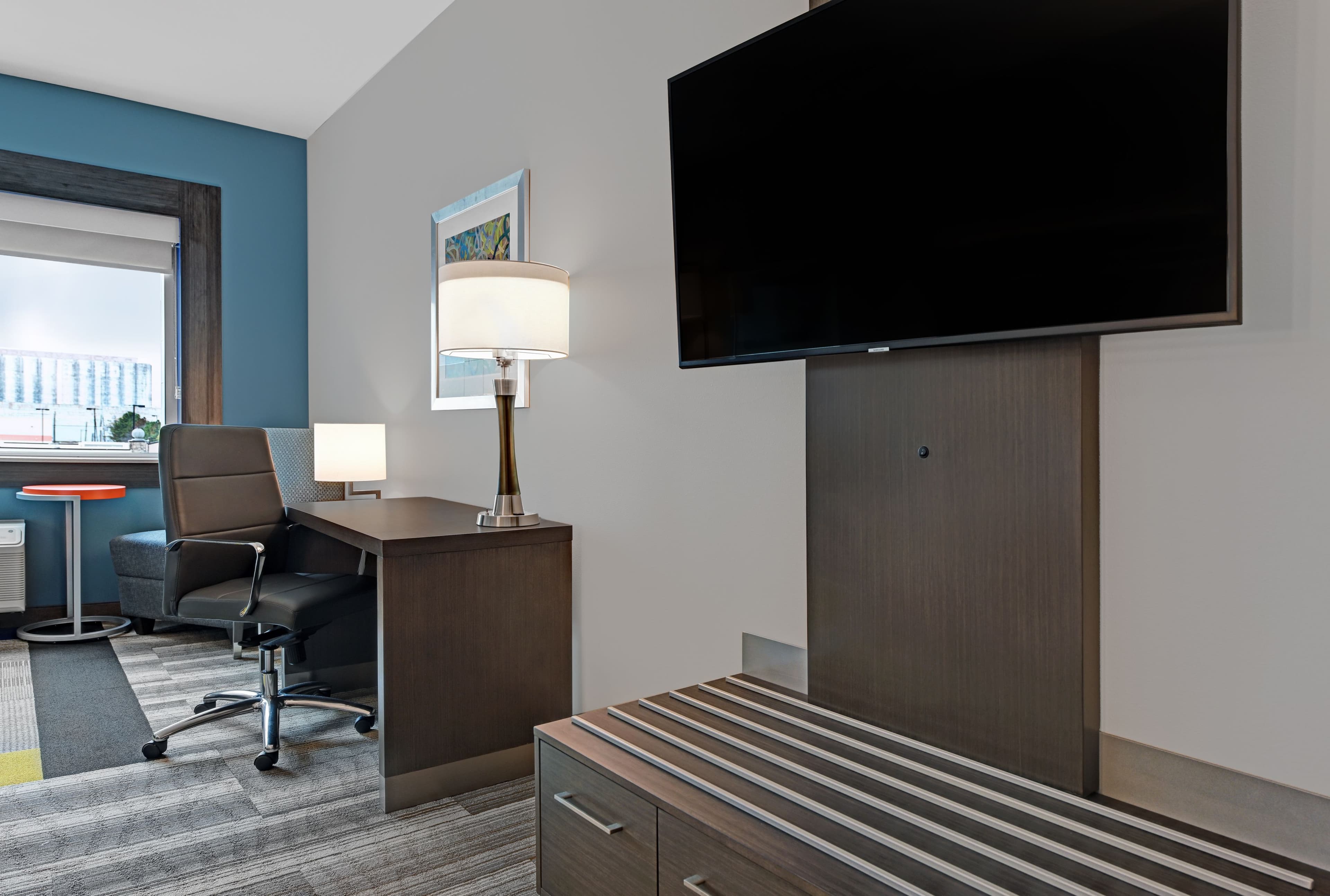 Holiday Inn Express & Suites Houston Memorial - City Centre - Image 3