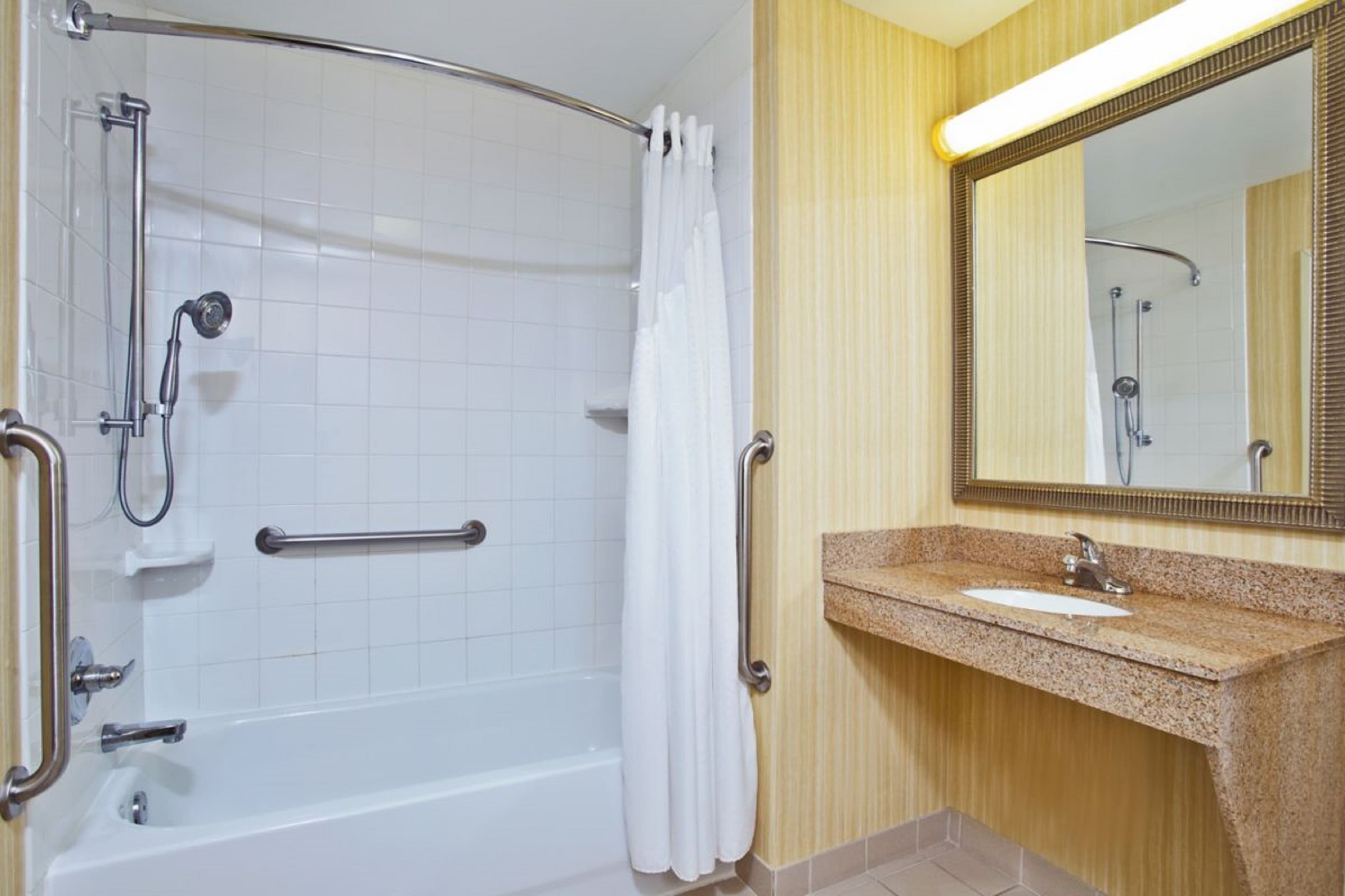 Holiday Inn Express & Suites Howell — 6