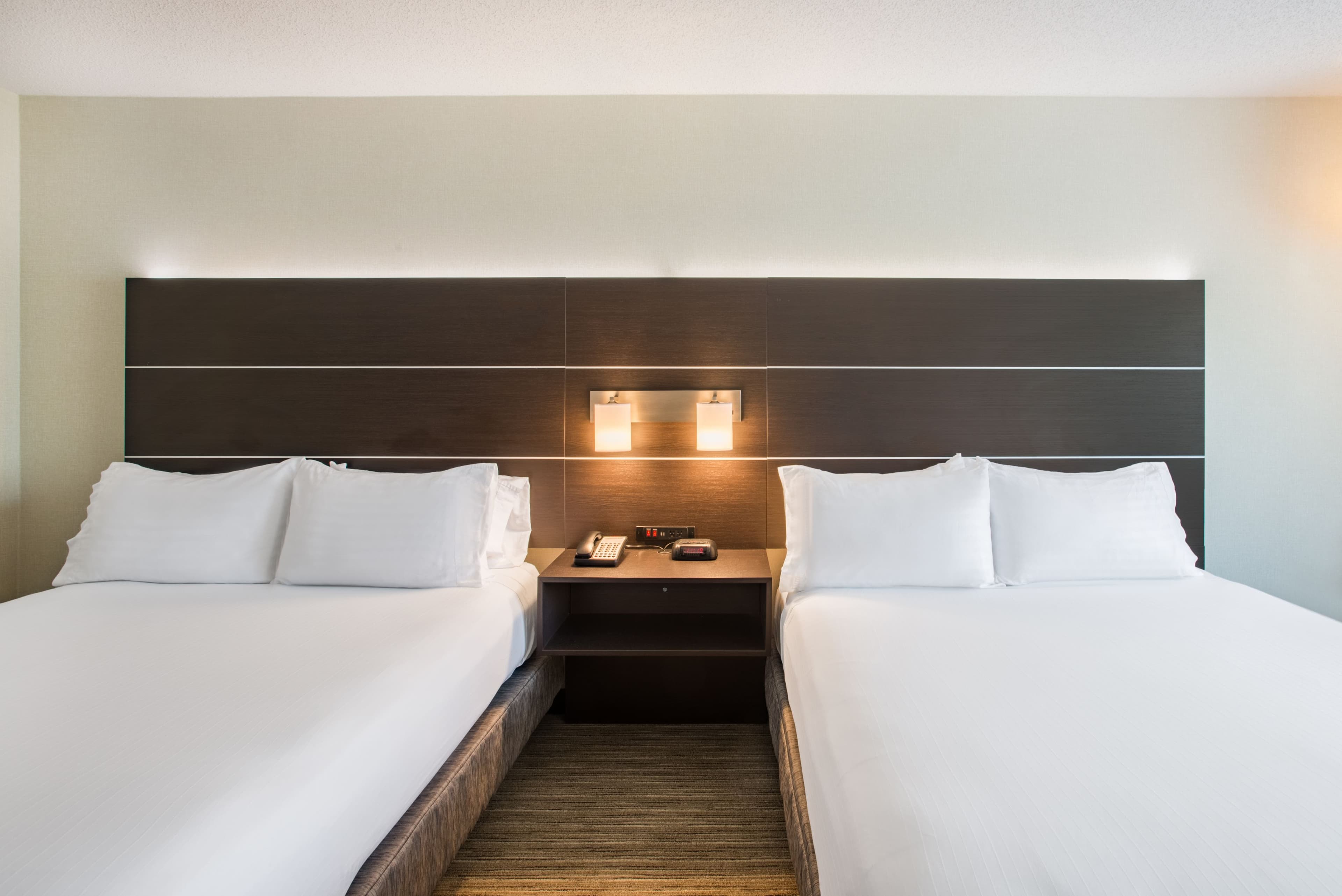 Holiday Inn Express & Suites Boston - Marlboro — 17