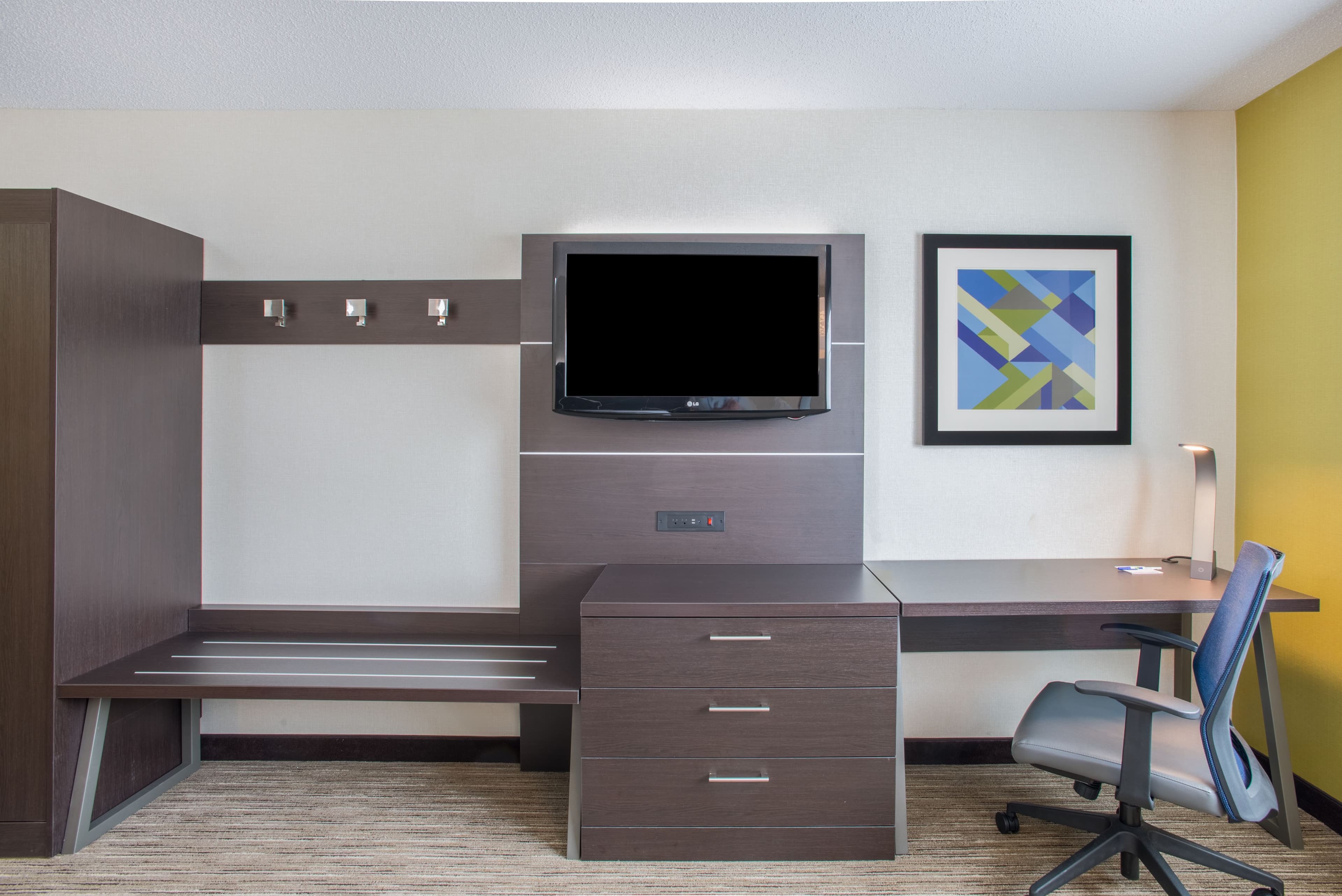 Holiday Inn Express & Suites Boston - Marlboro — 18