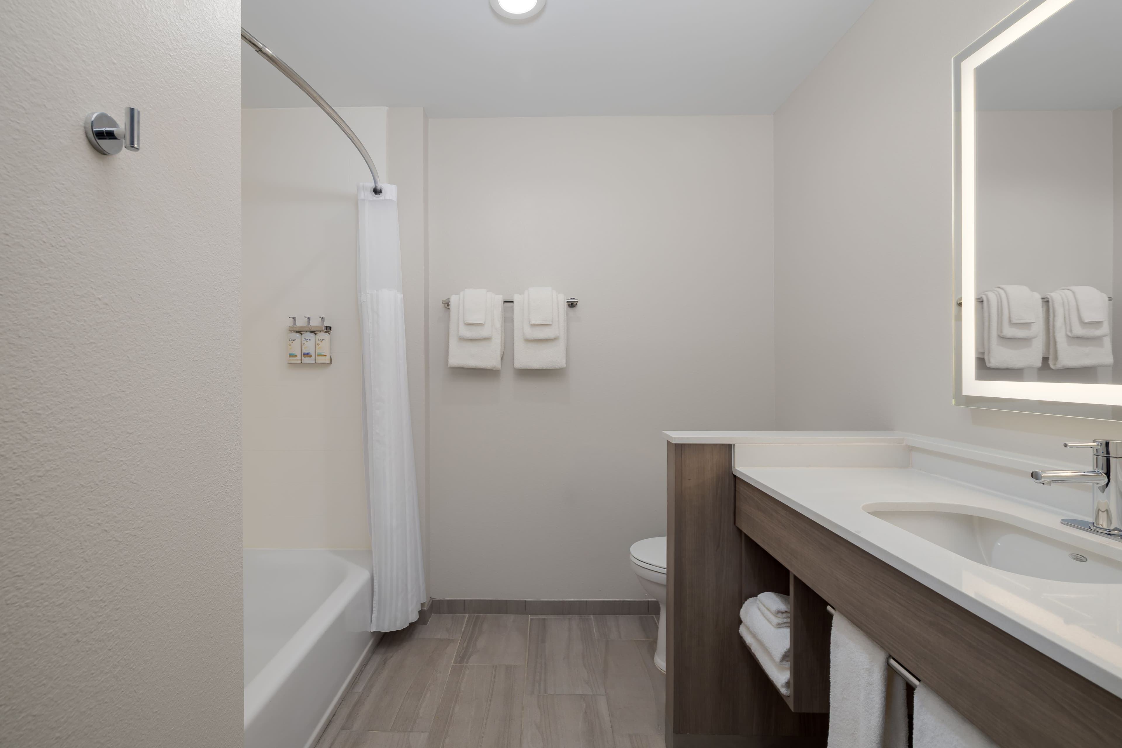 Holiday Inn Express & Suites Huntsville Northeast - Image 5