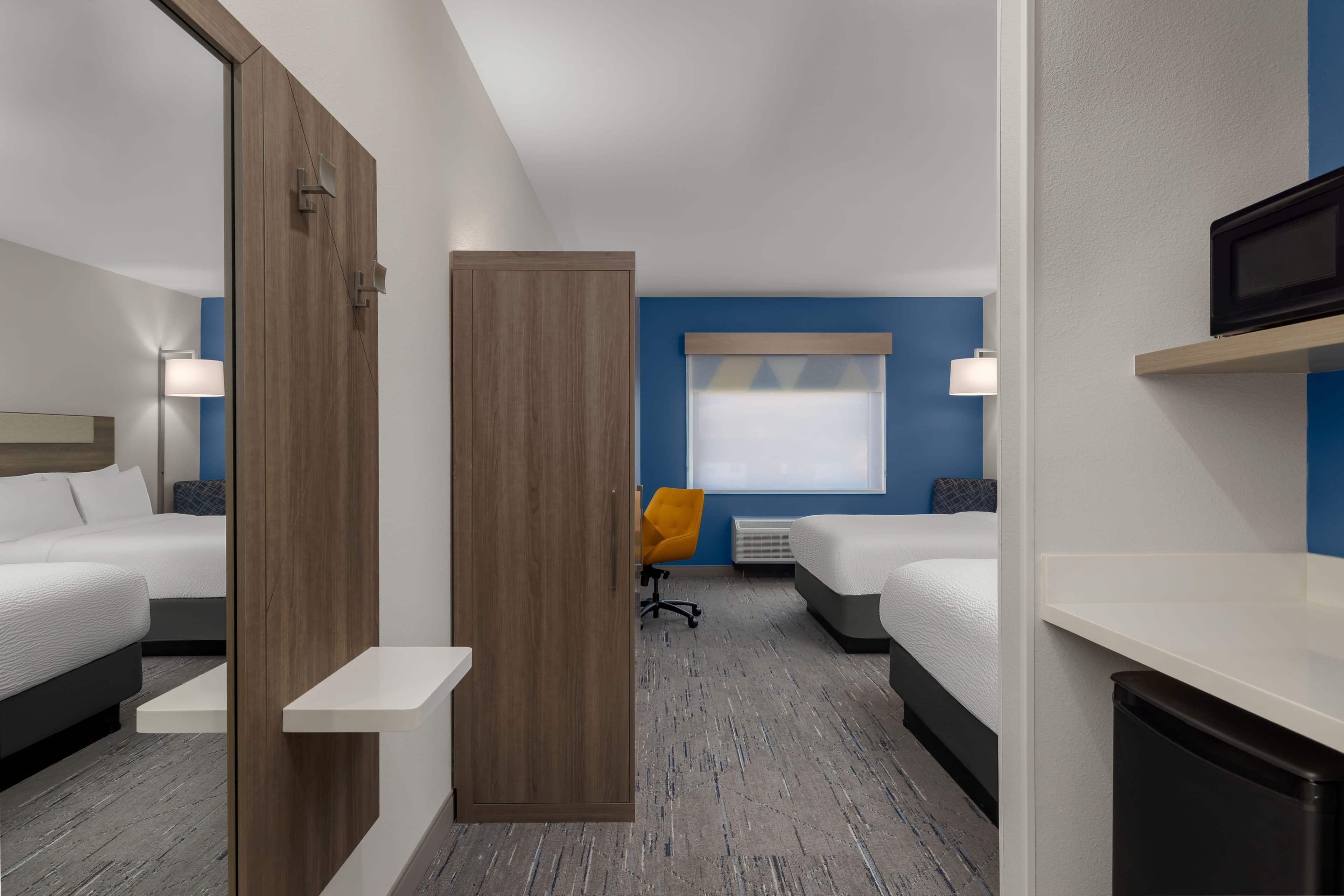 Holiday Inn Express & Suites Huntsville Northeast - Image 3