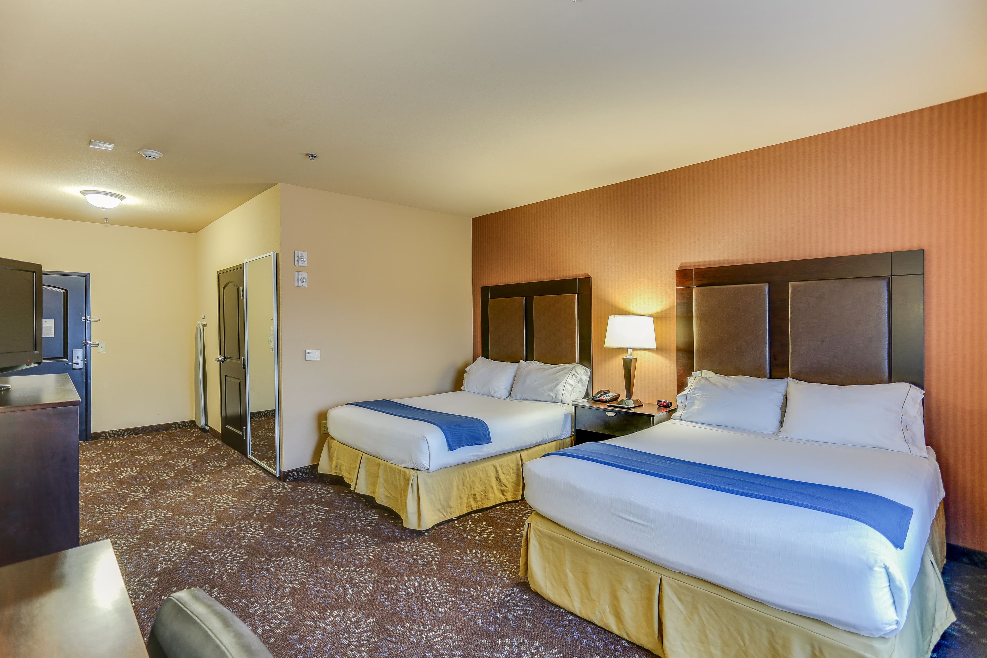 Holiday Inn Express & Suites Huntsville — 10