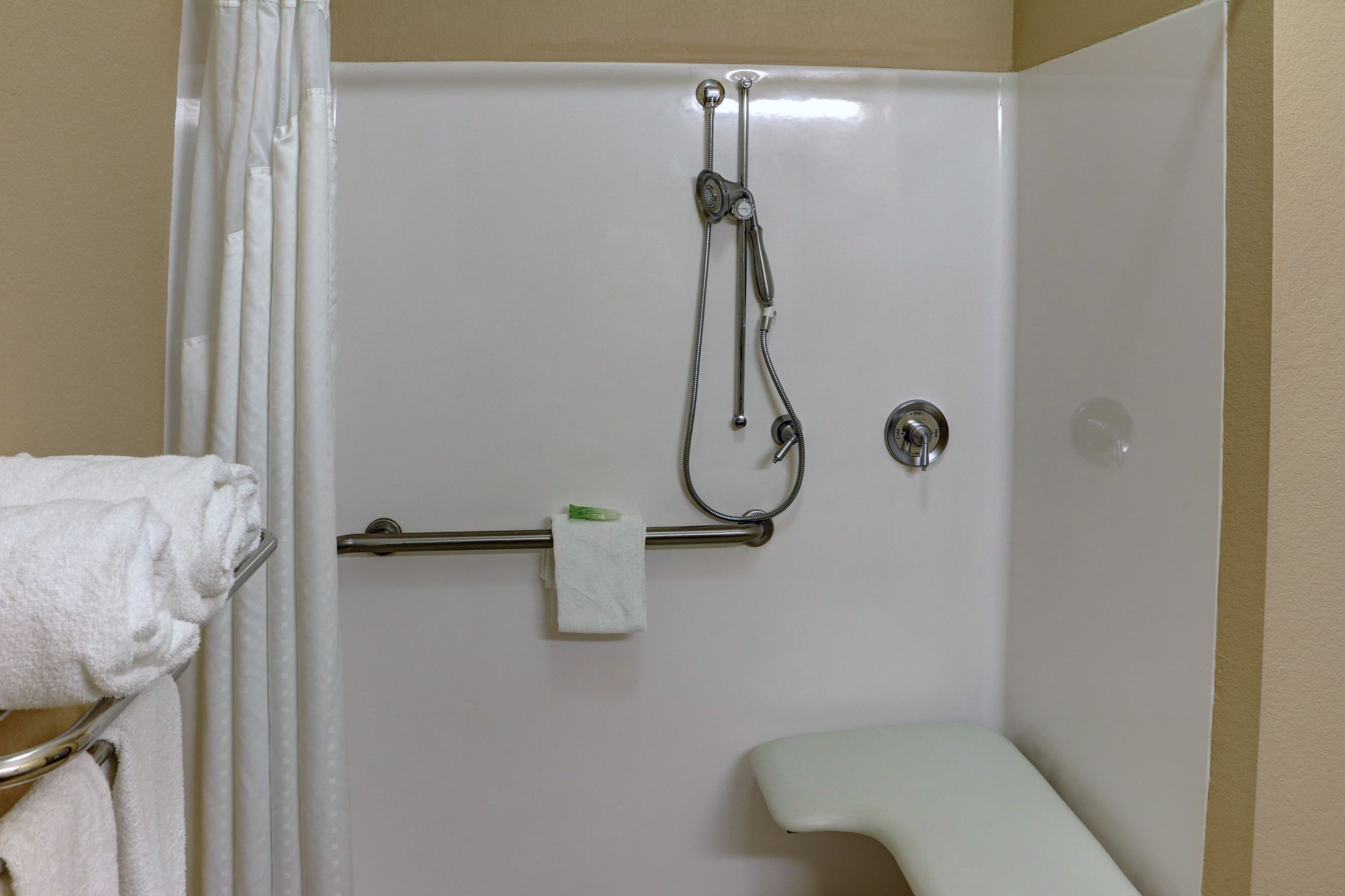Holiday Inn Express & Suites Huntsville — 9